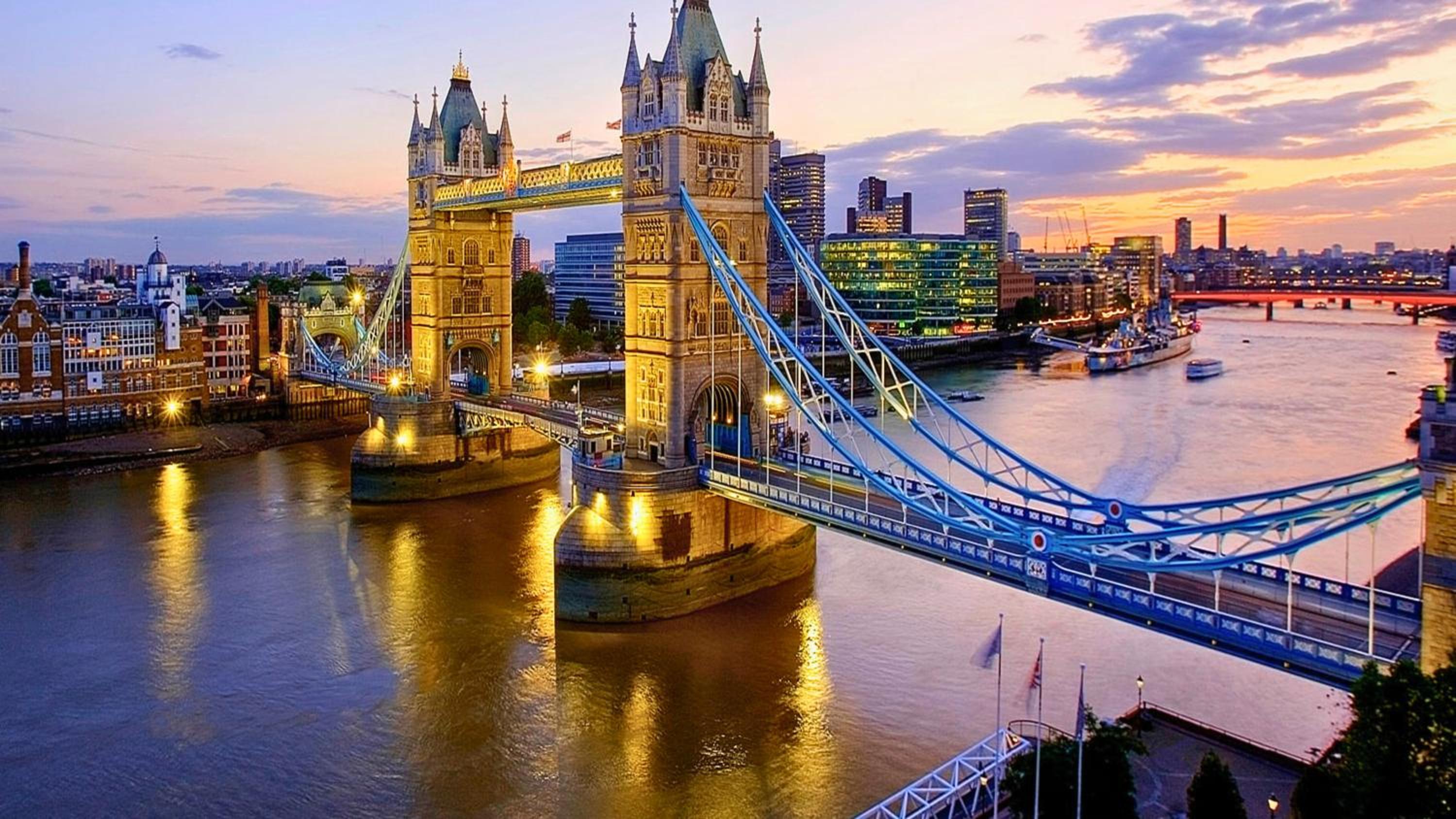 Luxury City View AirCon Balcony Rooftop Panoramic London Heated Floor - 1000MB Wi-fi, minutes from Sky Garden