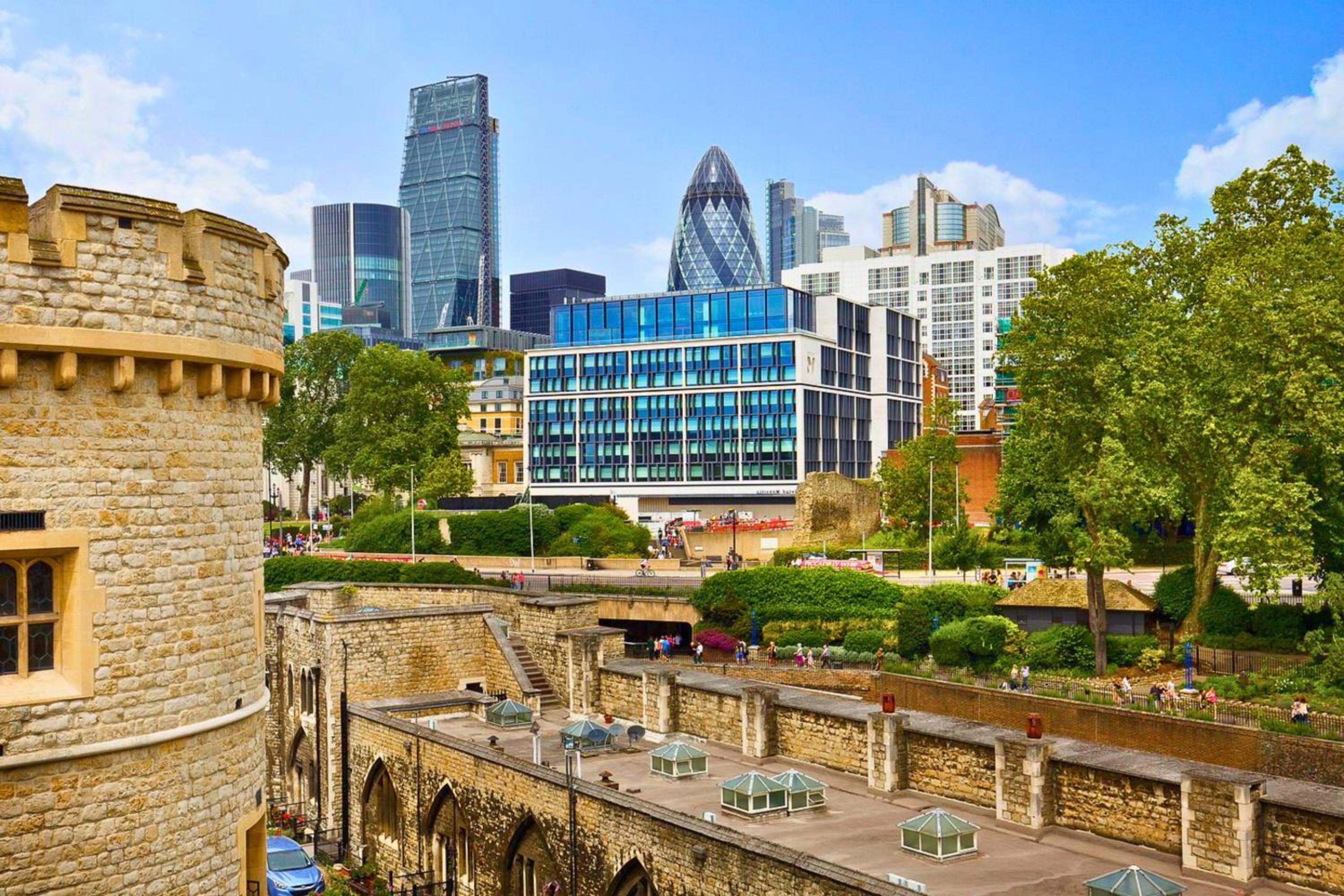 Luxury City View AirCon Balcony Rooftop Panoramic London Heated Floor - 1000MB Wi-fi, minutes from Sky Garden