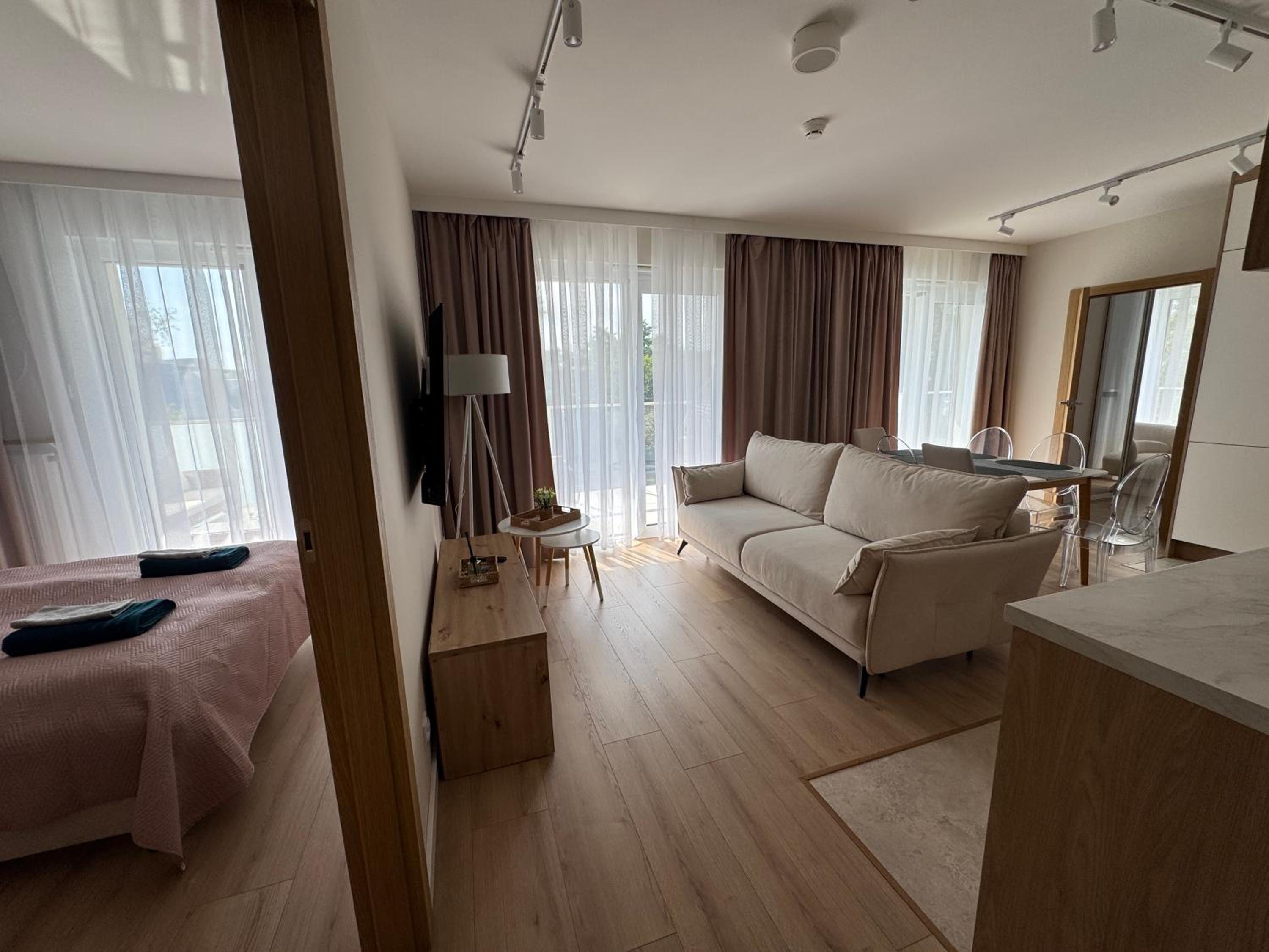 4SUMMER Golden Dune - Parking, przestronne mieszkanie 50m2, cały apartament do dyspozycji, duży taras z pięknym zachodem słońca Parkplatz, geräumige Wohnun