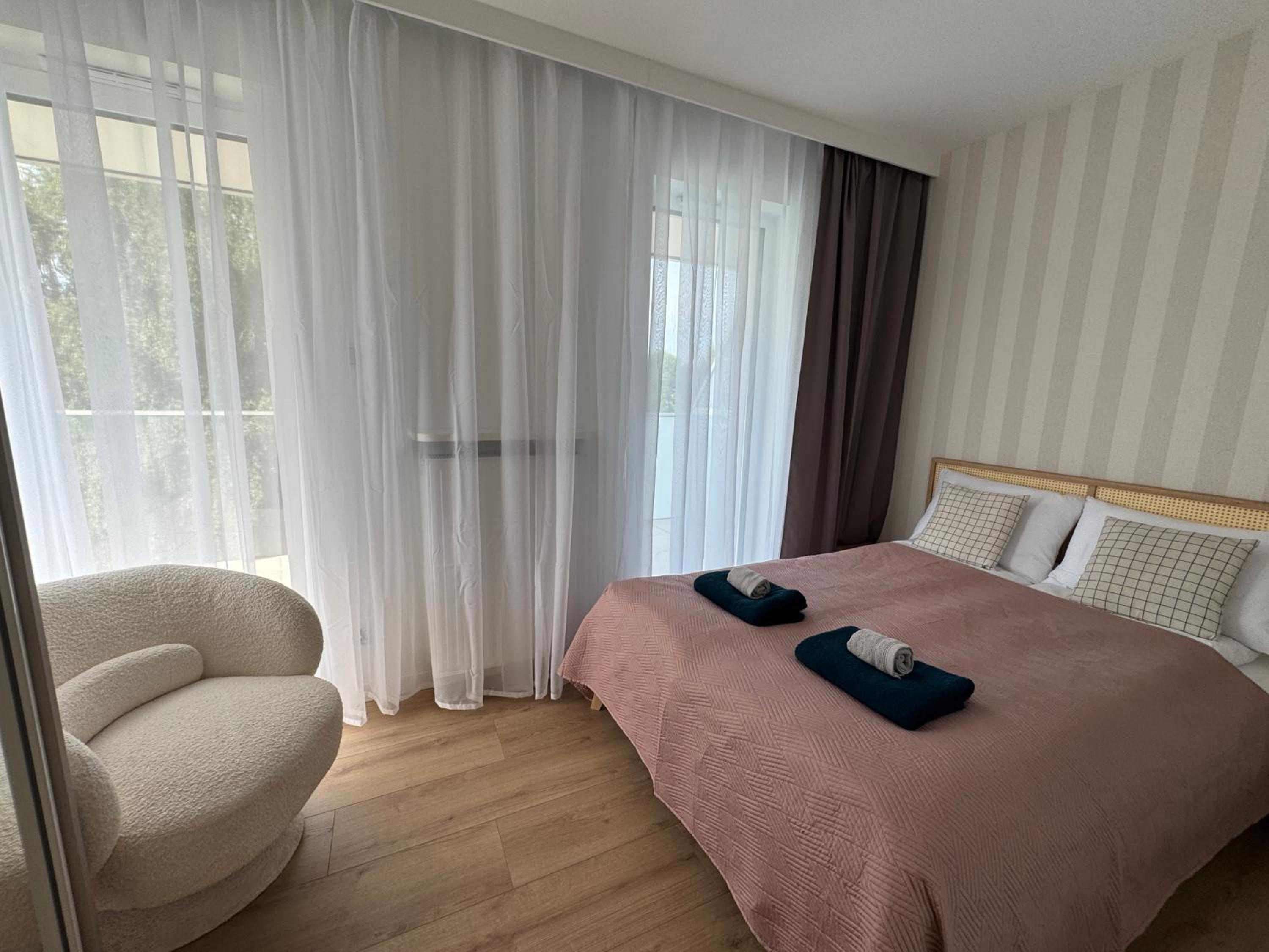 4SUMMER Golden Dune - Parking, przestronne mieszkanie 50m2, cały apartament do dyspozycji, duży taras z pięknym zachodem słońca Parkplatz, geräumige Wohnun