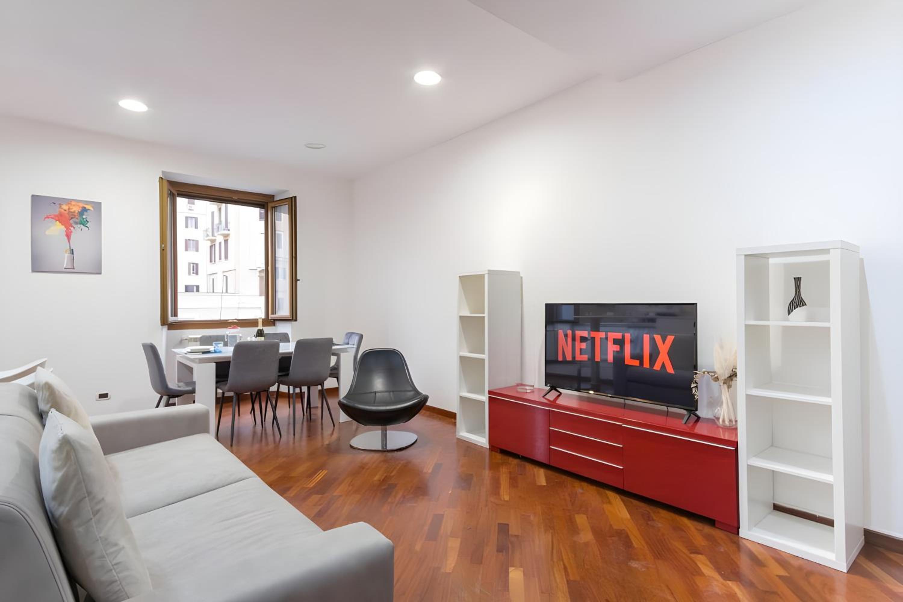 Elegantis San Giovanni Suite - Chic Apartment with Bathtub Near Historic Center, Metro & Tram Nearby