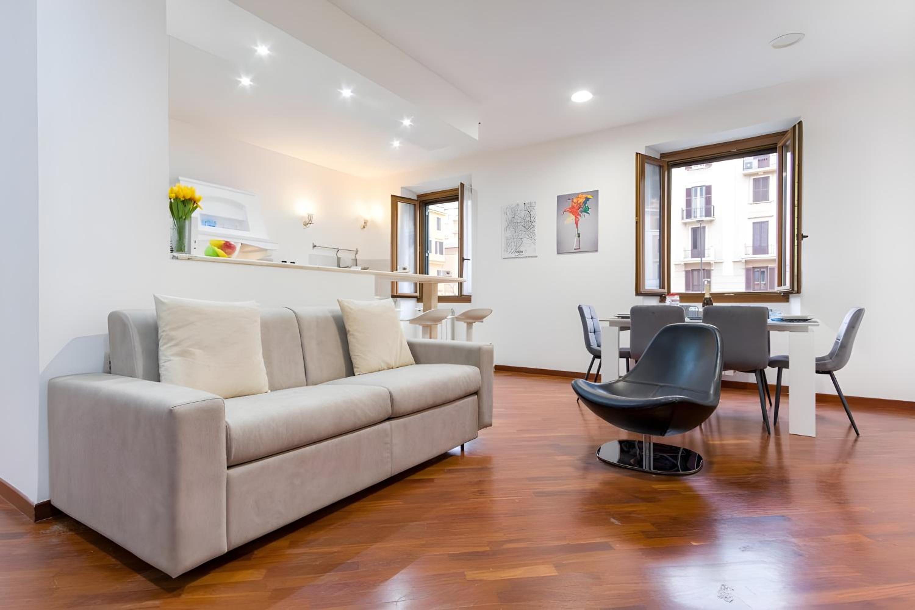 Elegantis San Giovanni Suite - Chic Apartment with Bathtub Near Historic Center, Metro & Tram Nearby
