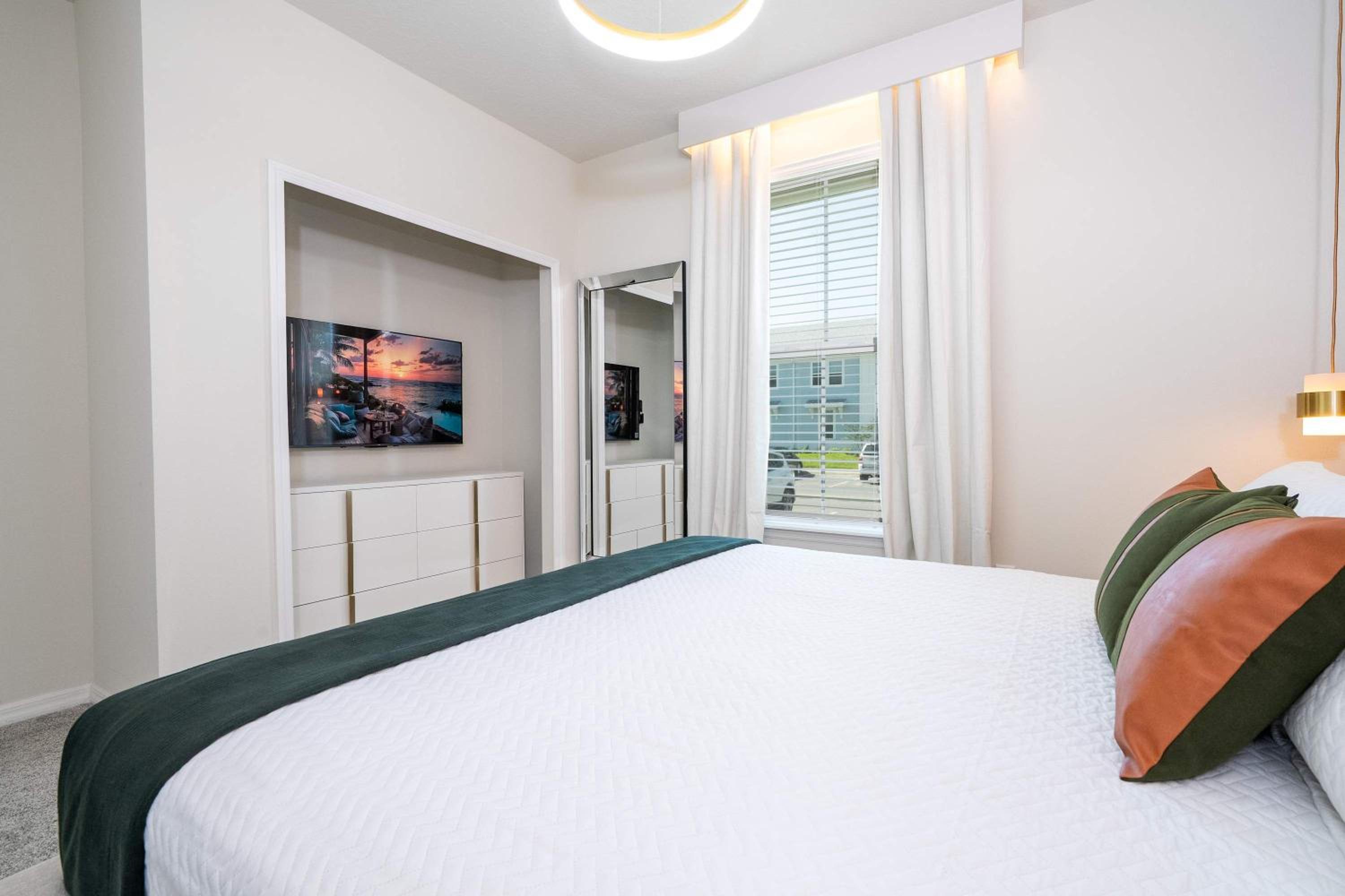 Family Friendly 5Bd near Disney Windsor Cay 16136