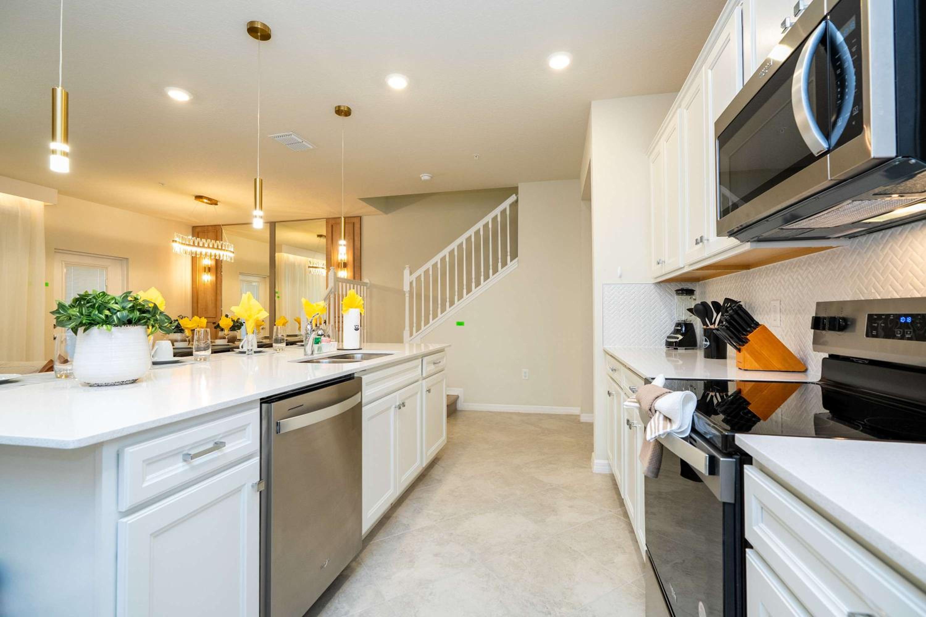 Family Friendly 5Bd near Disney Windsor Cay 16136
