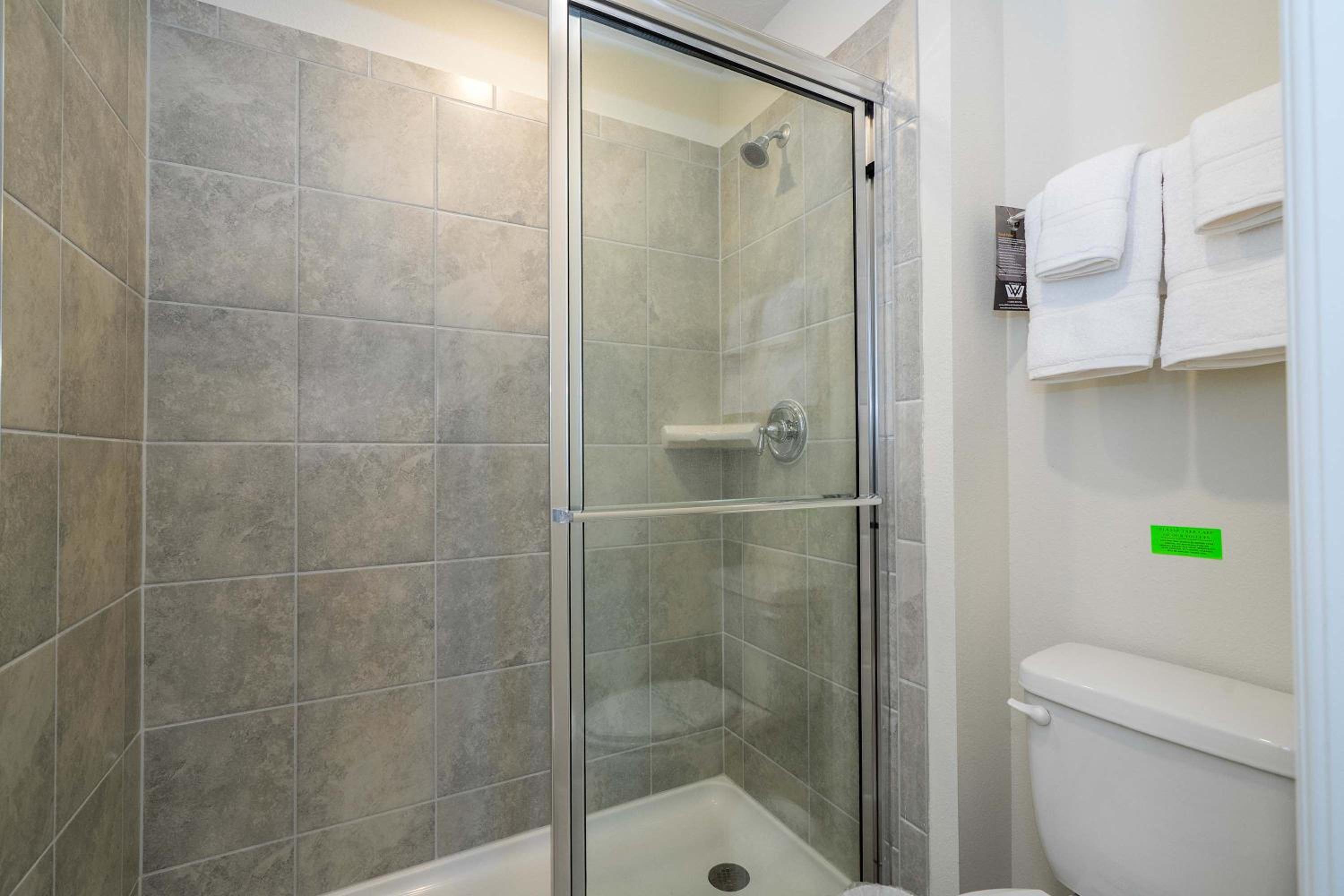 Family Friendly 5Bd near Disney Windsor Cay 16136