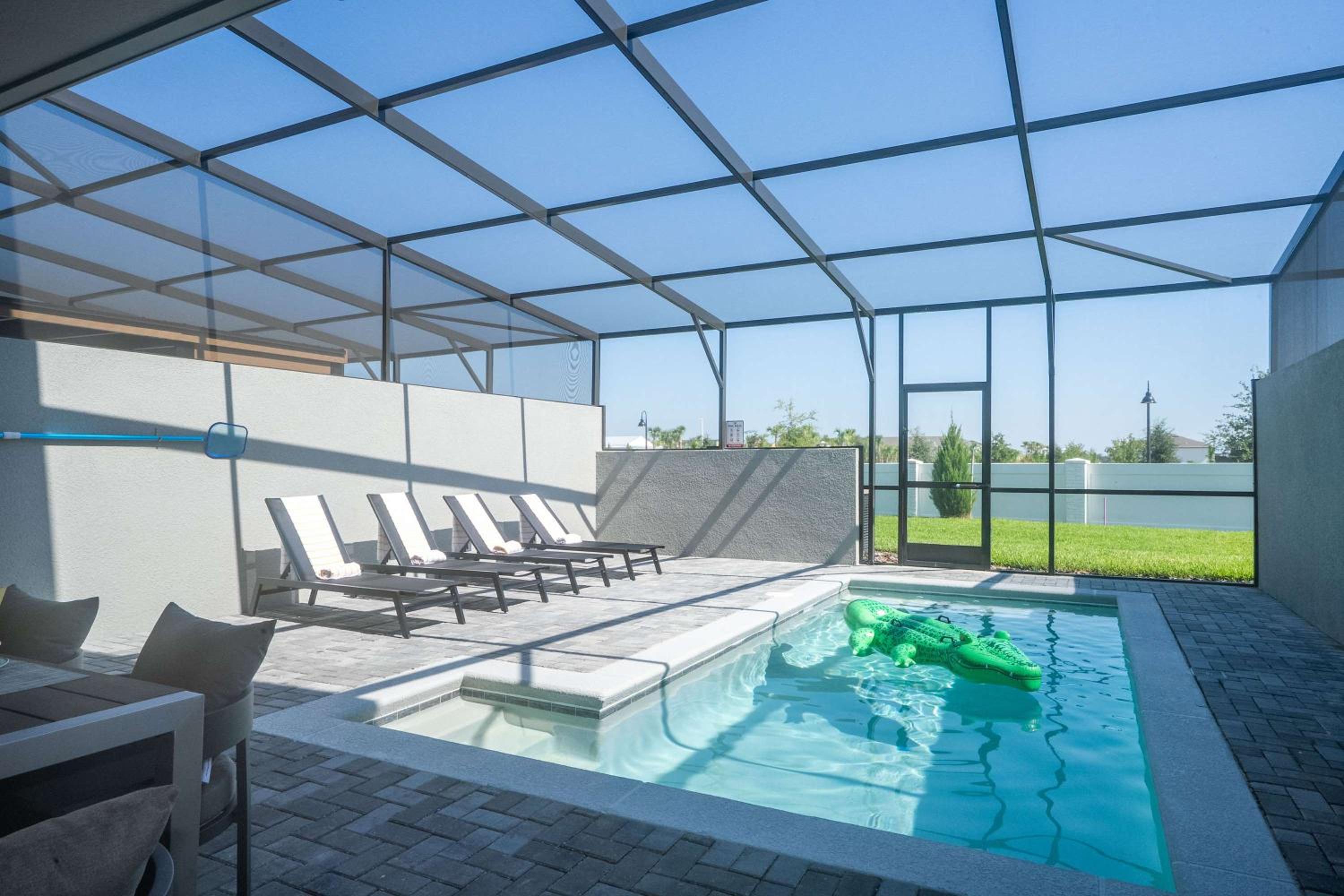 Family Friendly 5Bd near Disney Windsor Cay 16136