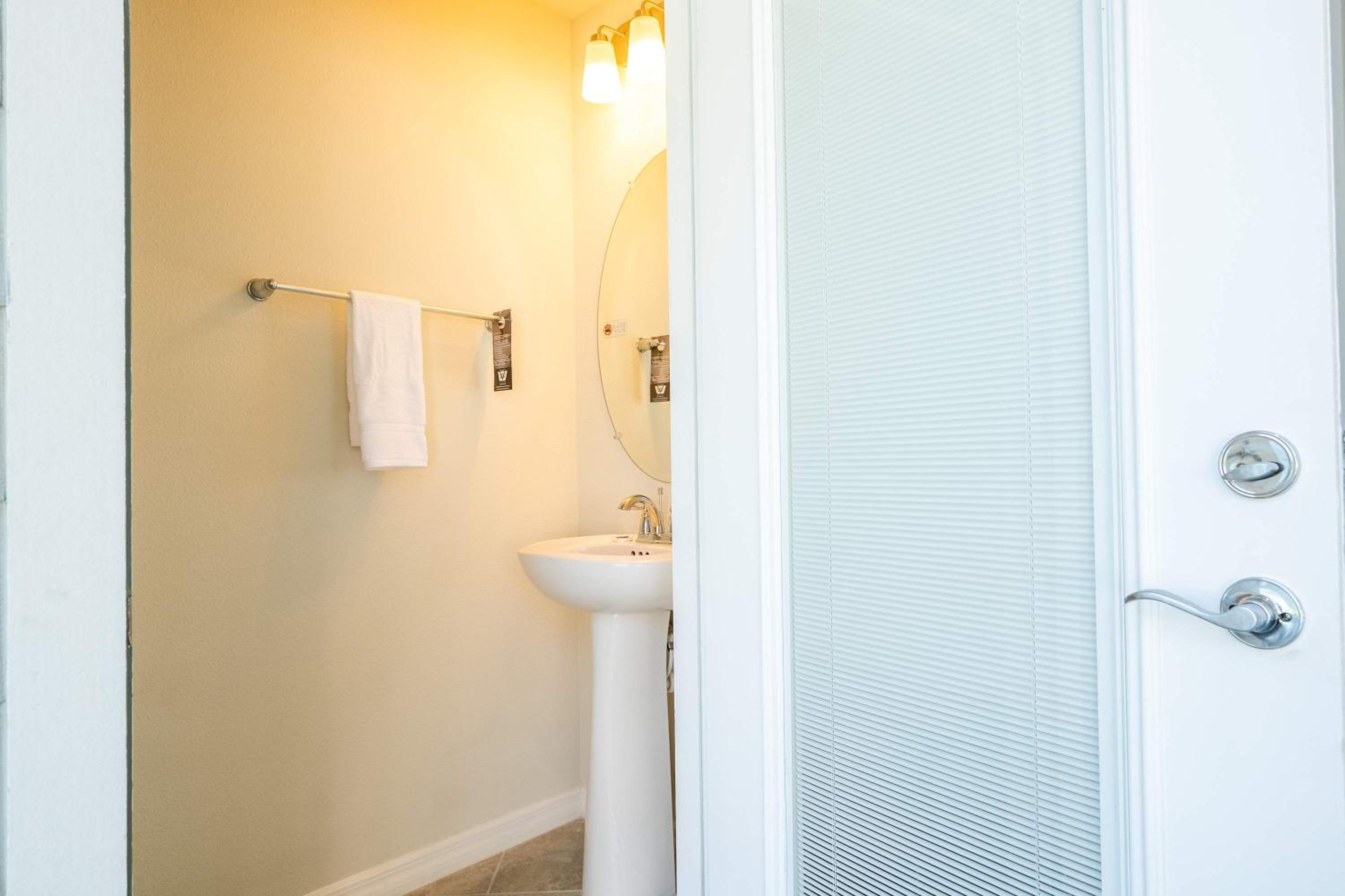 Family Friendly 5Bd near Disney Windsor Cay 16136
