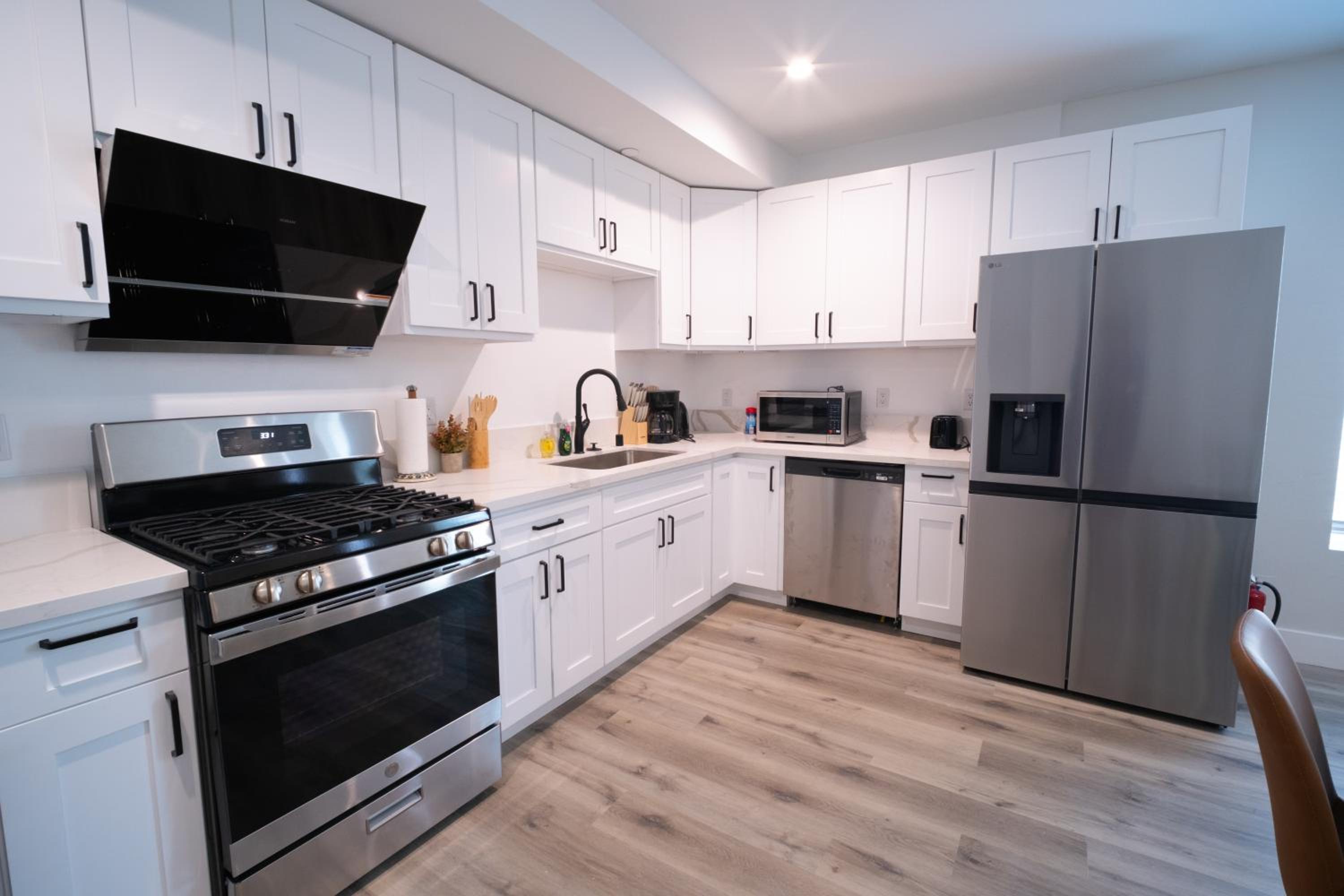 Modern 2BR2BA Home Near USC Walk to Campus
