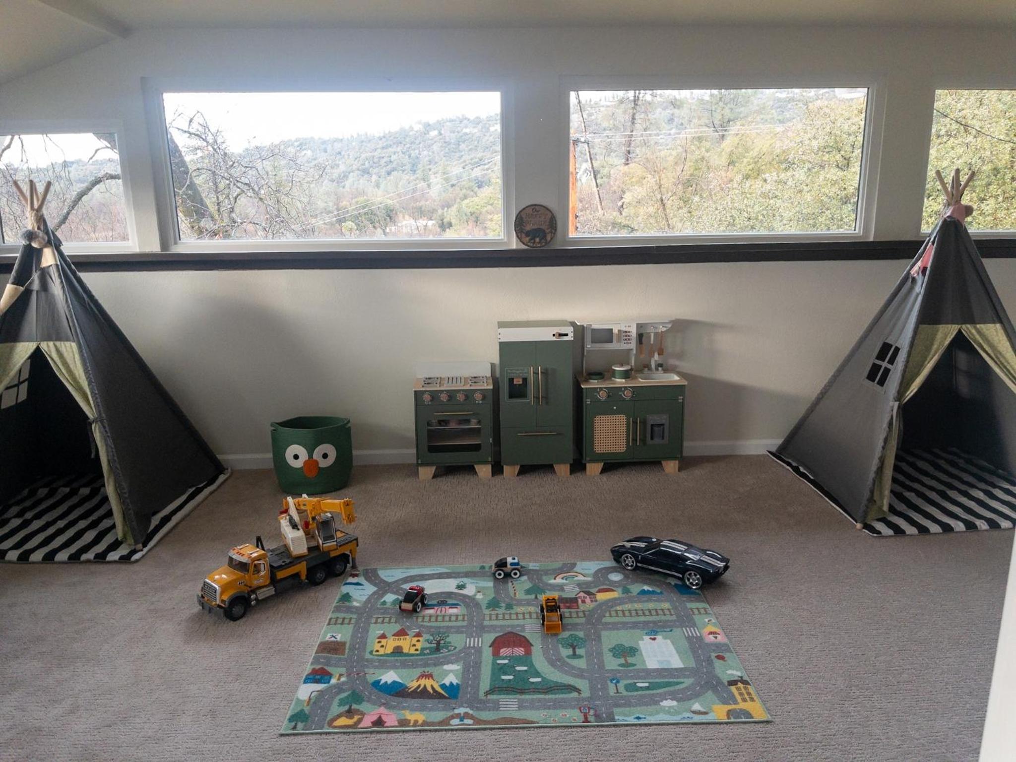 Yosemite Family Lodge I Sleeps 11 I Game Room