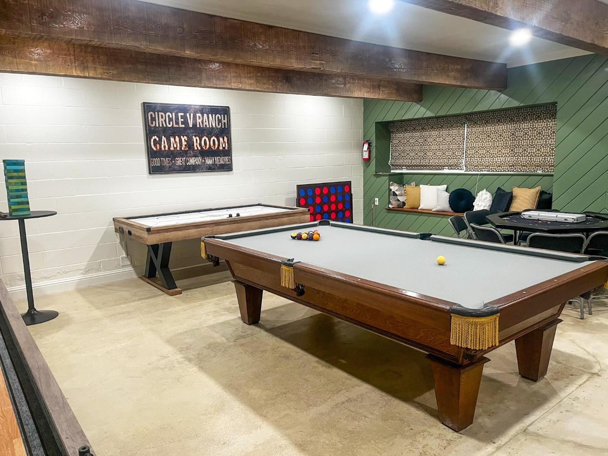 Yosemite Family Lodge I Sleeps 11 I Game Room