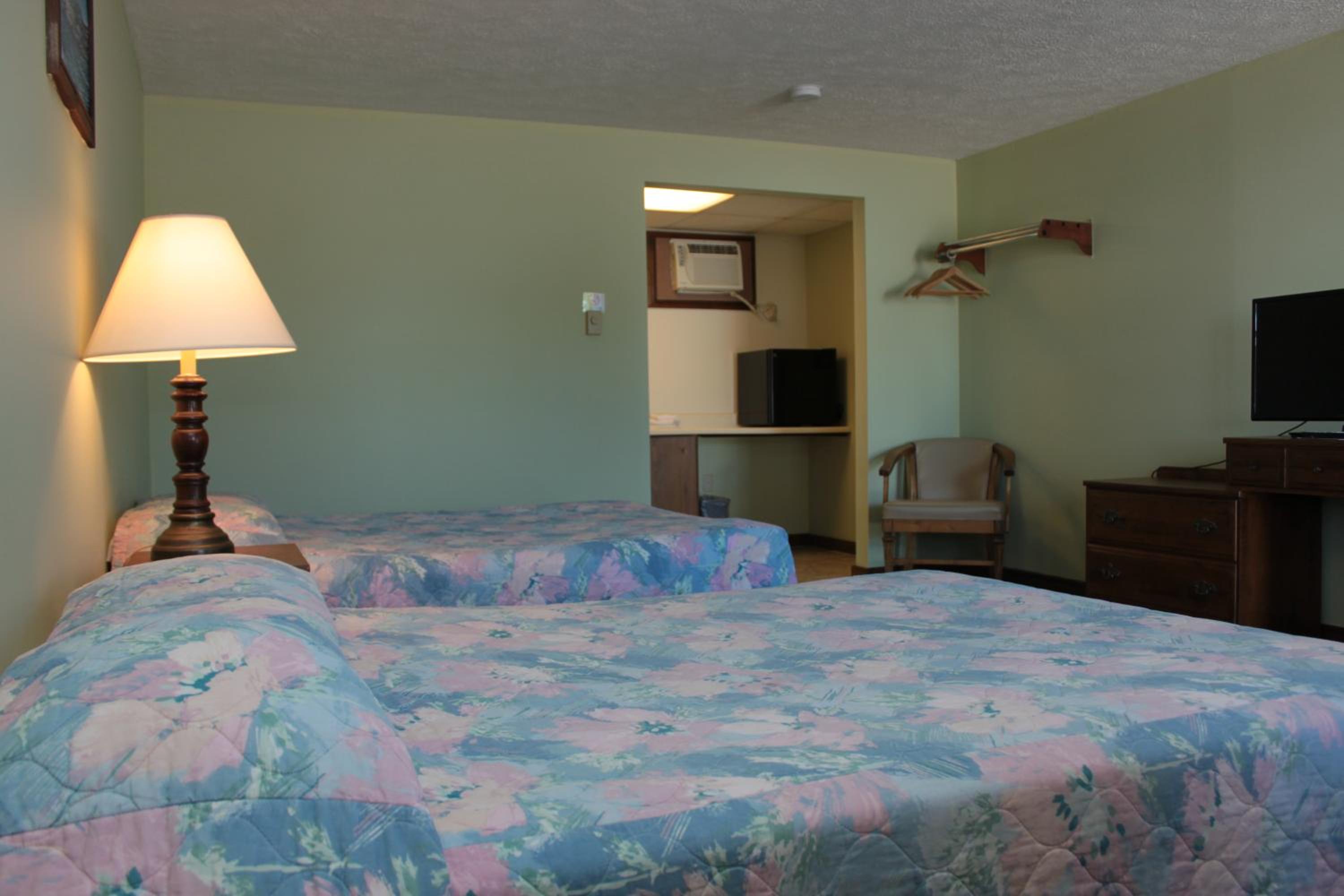 Inn Between the Beaches & Villager, photo 13