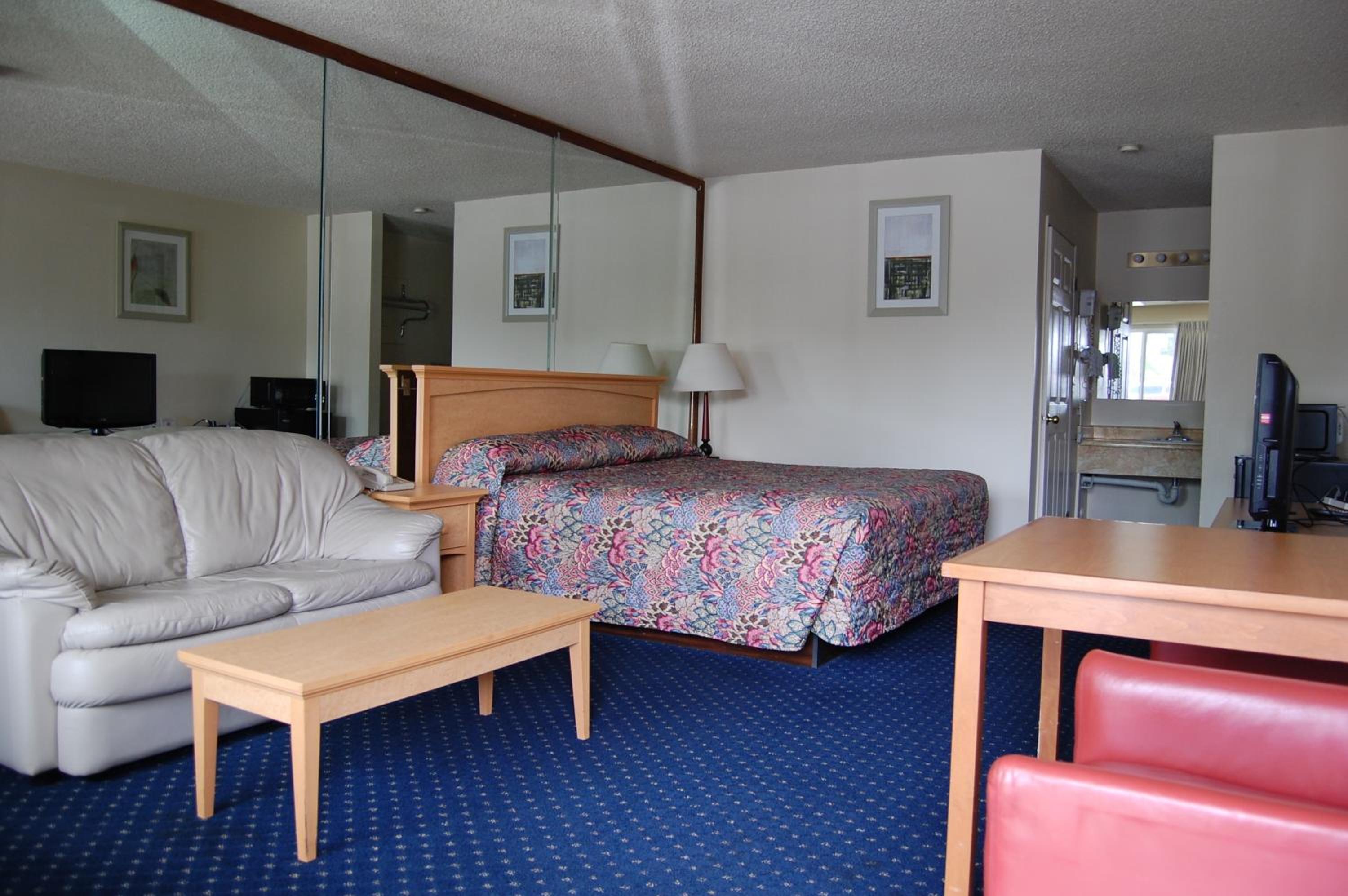Western Inn Lakewood view 3