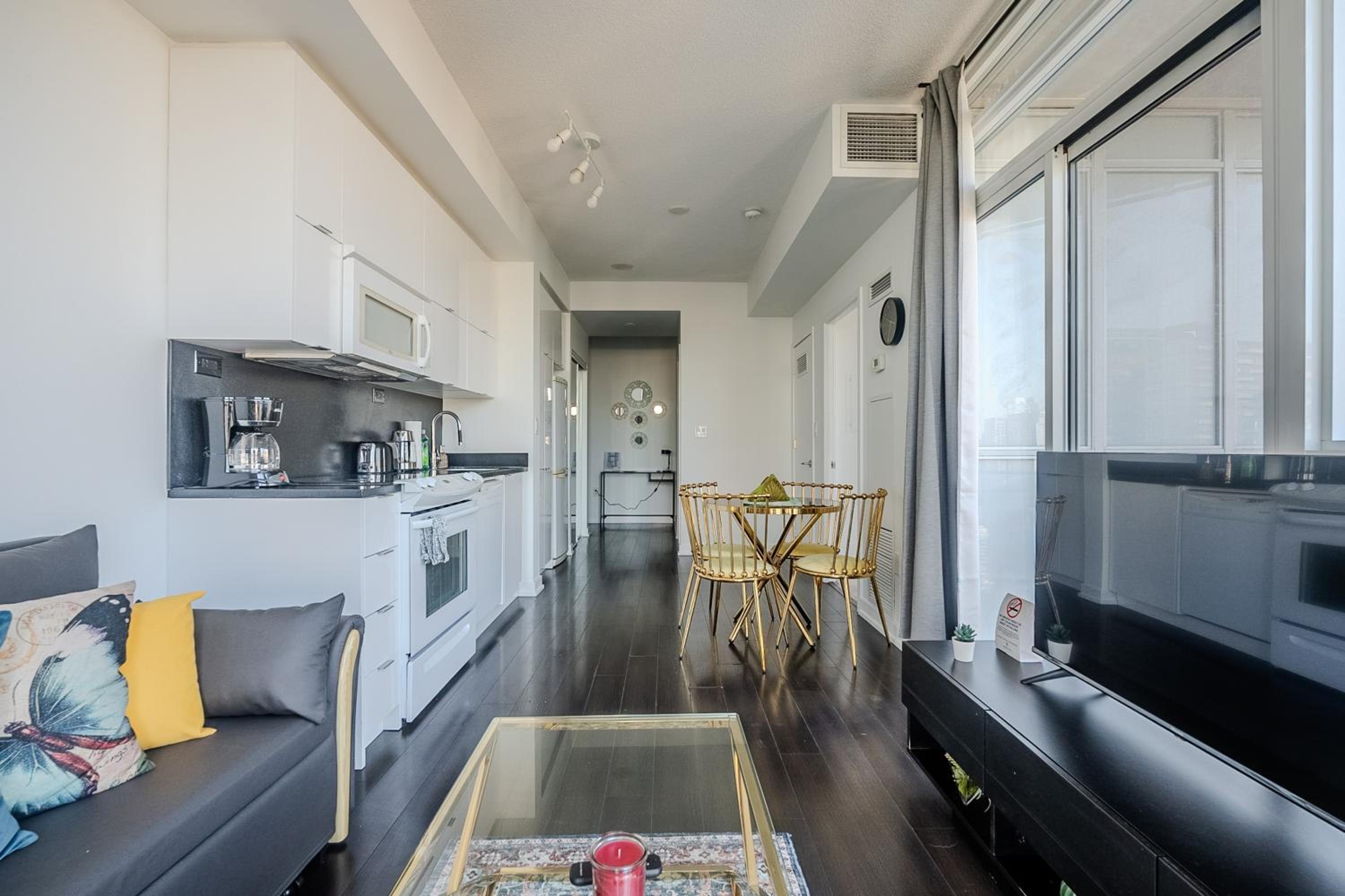 48th Floor CN Tower View 1 Bedroom Condo Iceboat Terrace Downtown Toronto