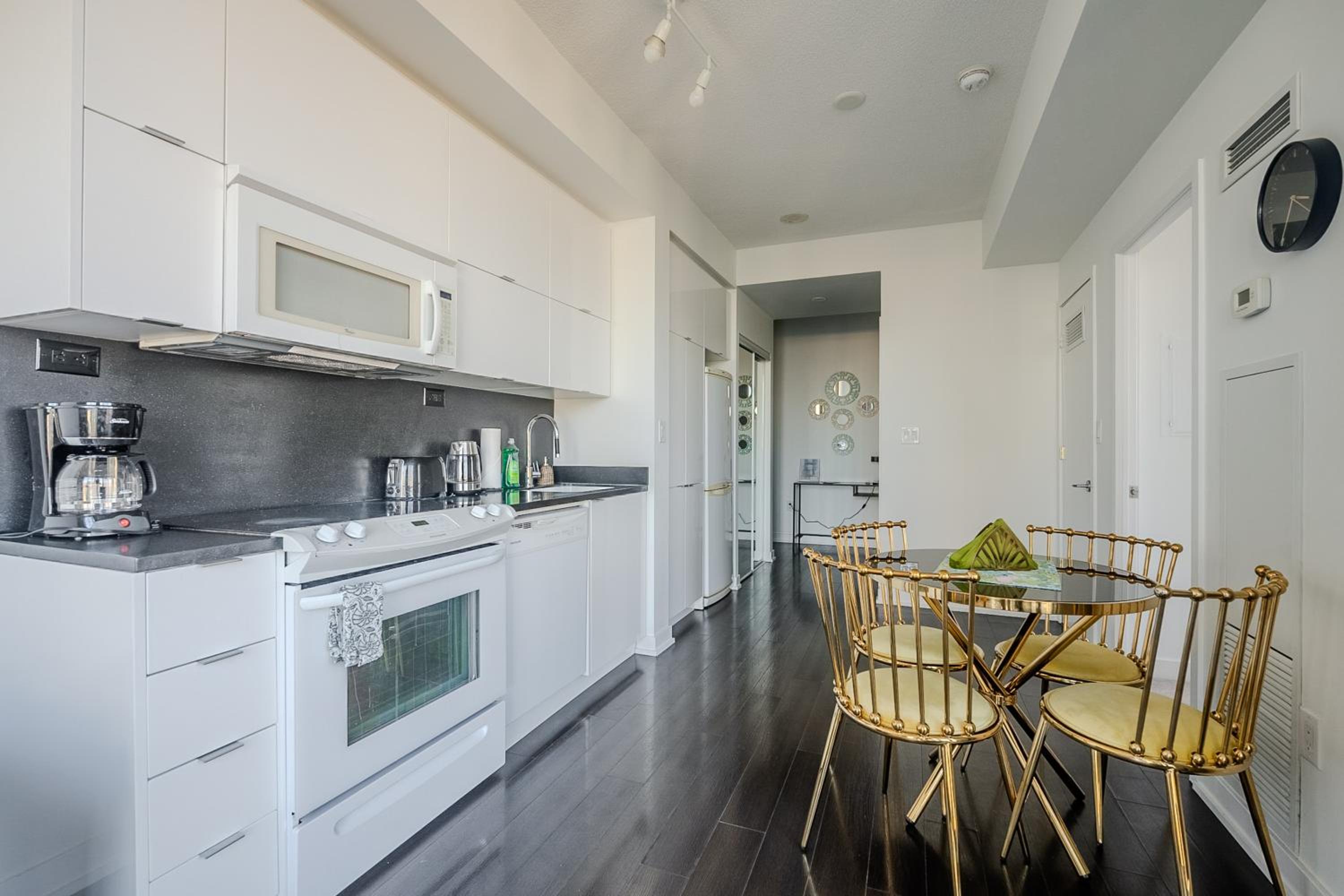 48th Floor CN Tower View 1 Bedroom Condo Iceboat Terrace Downtown Toronto