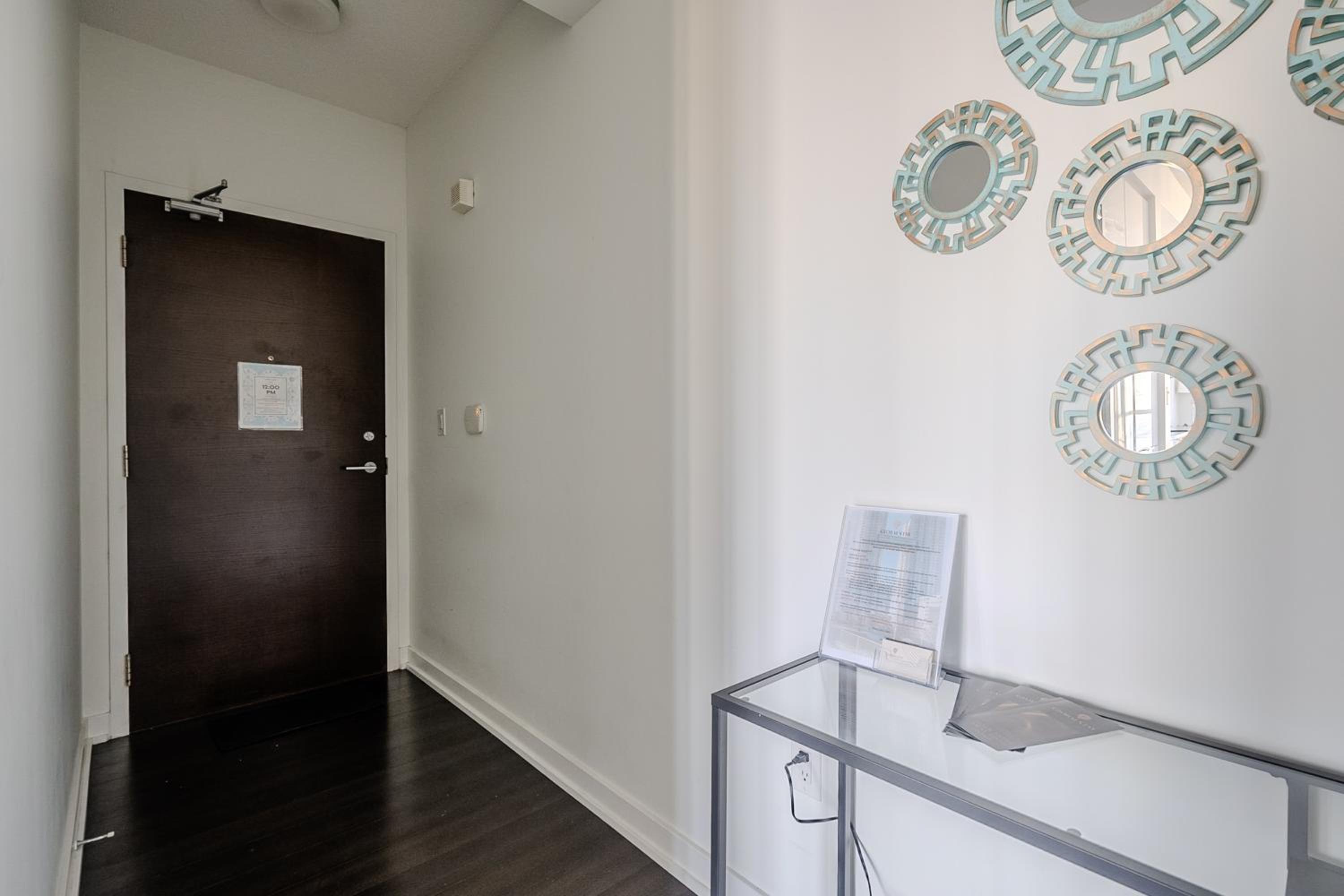 48th Floor CN Tower View 1 Bedroom Condo Iceboat Terrace Downtown Toronto