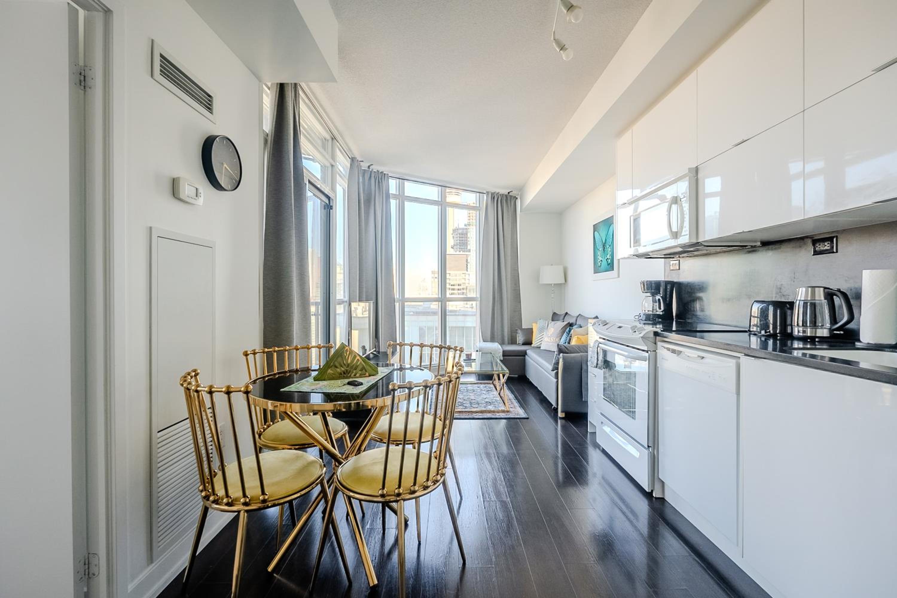 48th Floor CN Tower View 1 Bedroom Condo Iceboat Terrace Downtown Toronto