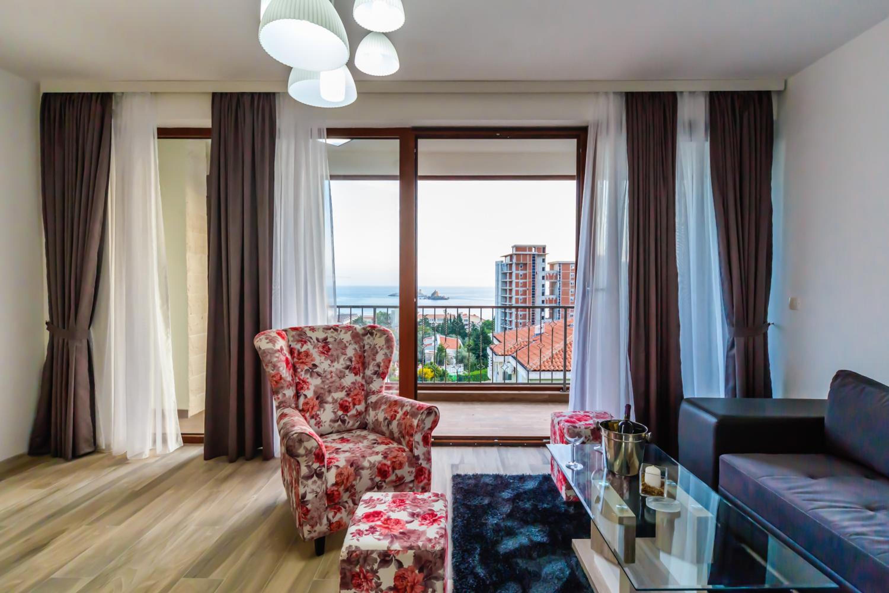 Opium Mar Apartments