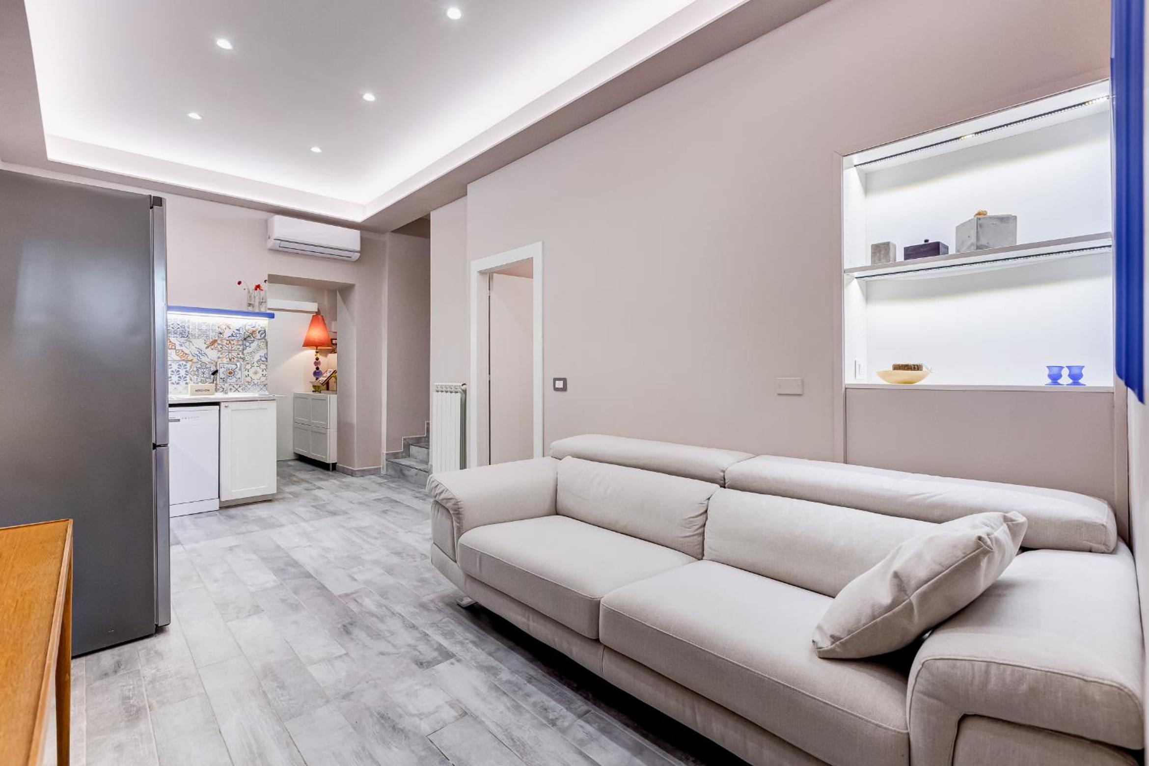 LuxurySistersHouse 2 min Colosseum