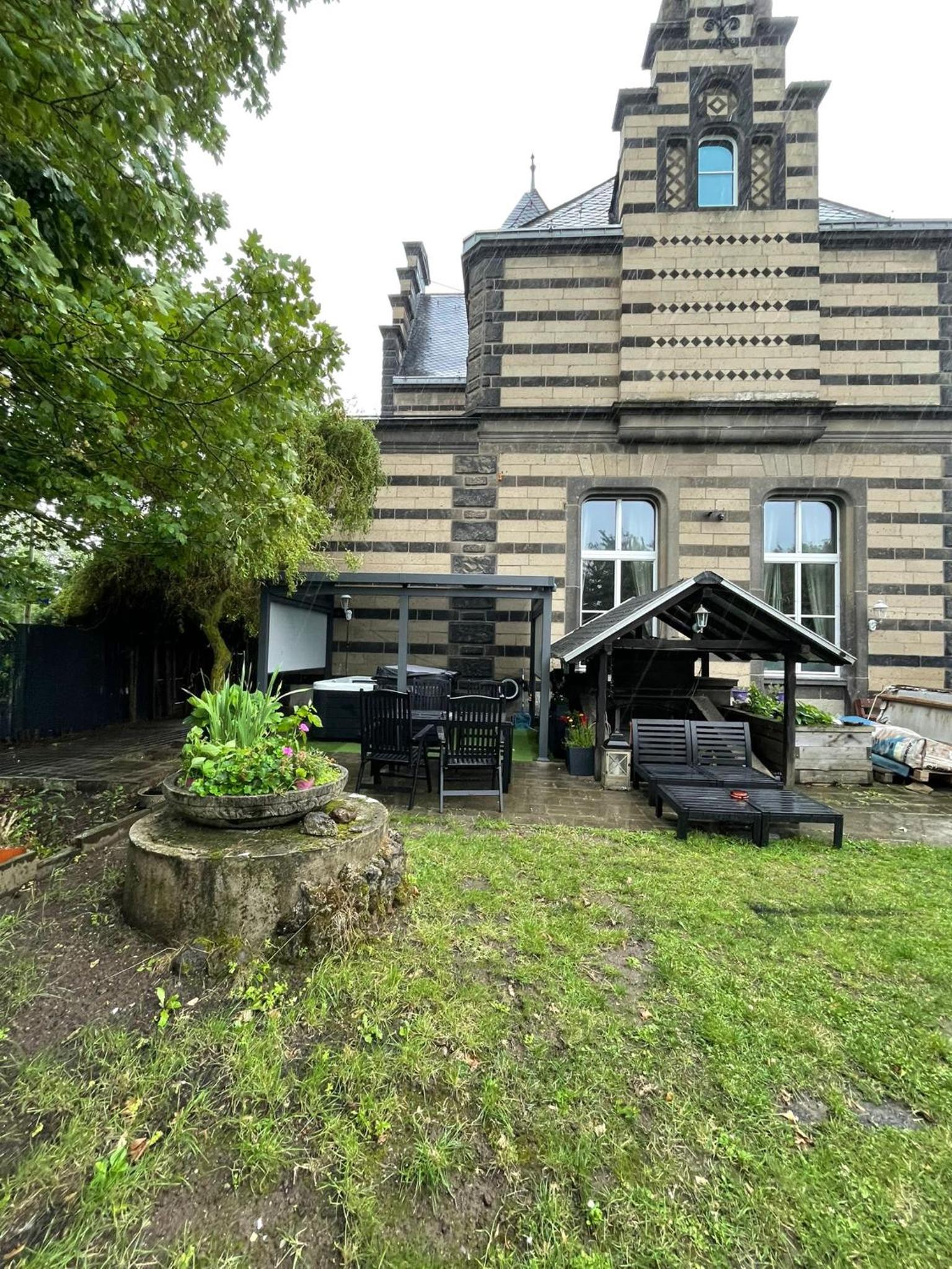 Bahnhofsromantik trifft Luxus - Alter Bahnhof von Kruft