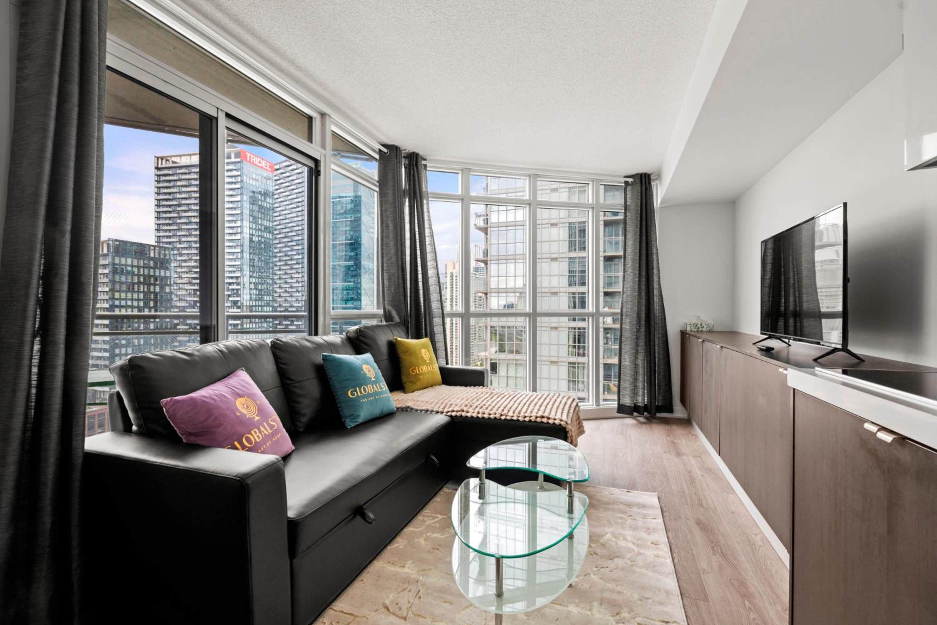 Bright 1 Bedroom Condo Iceboat Terrace Downtown Toronto