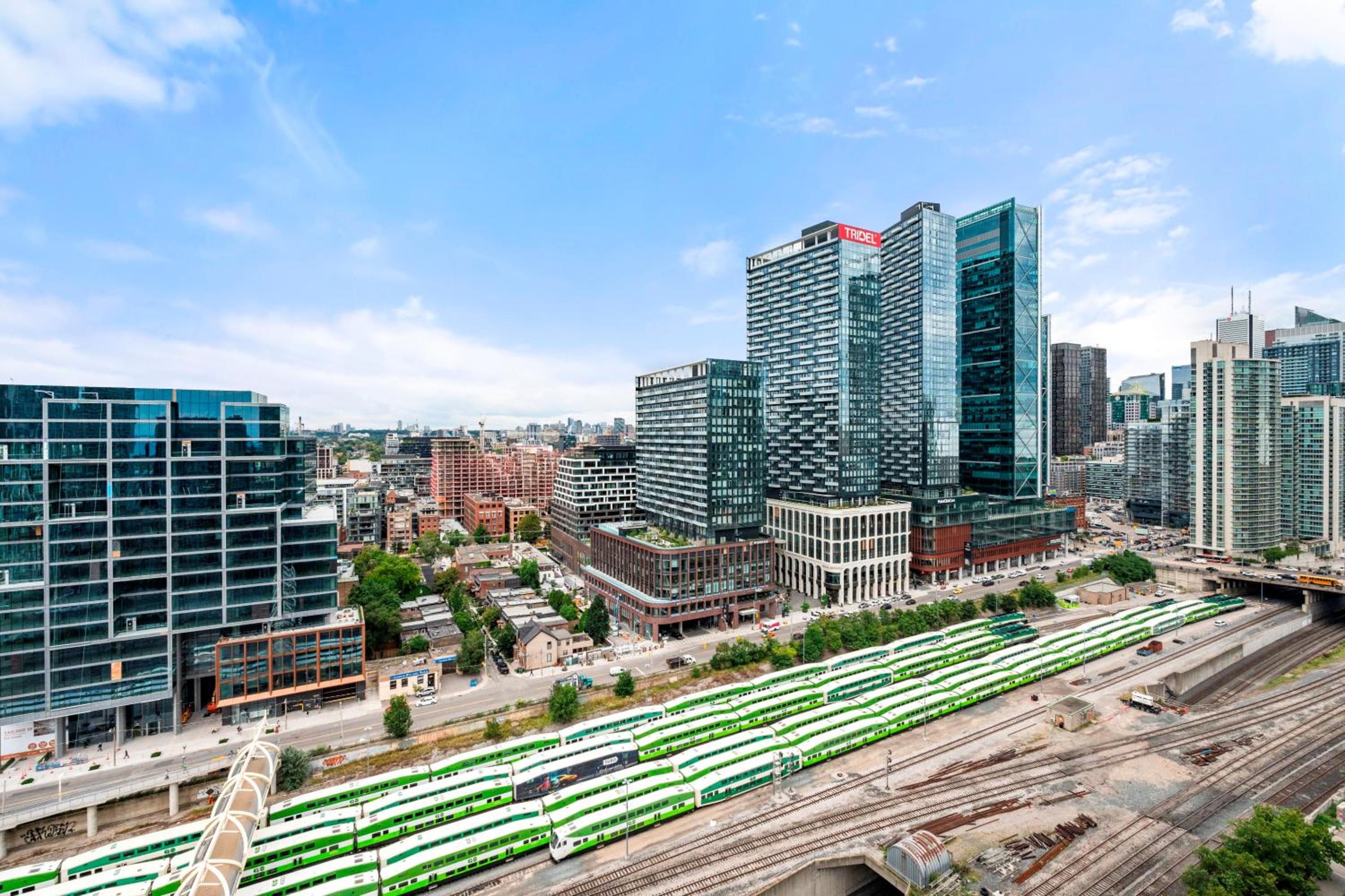 Bright 1 Bedroom Condo Iceboat Terrace Downtown Toronto