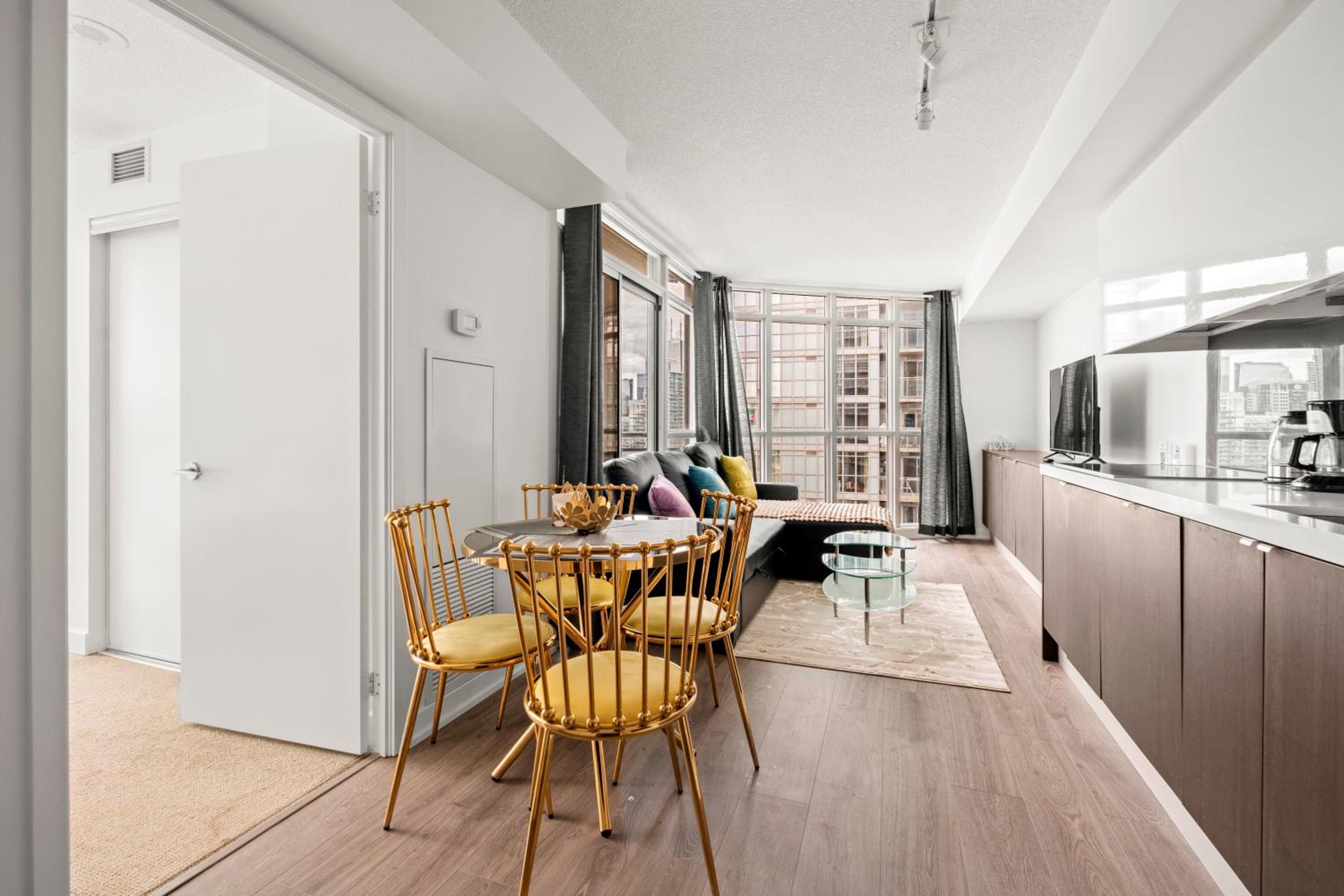 Bright 1 Bedroom Condo Iceboat Terrace Downtown Toronto