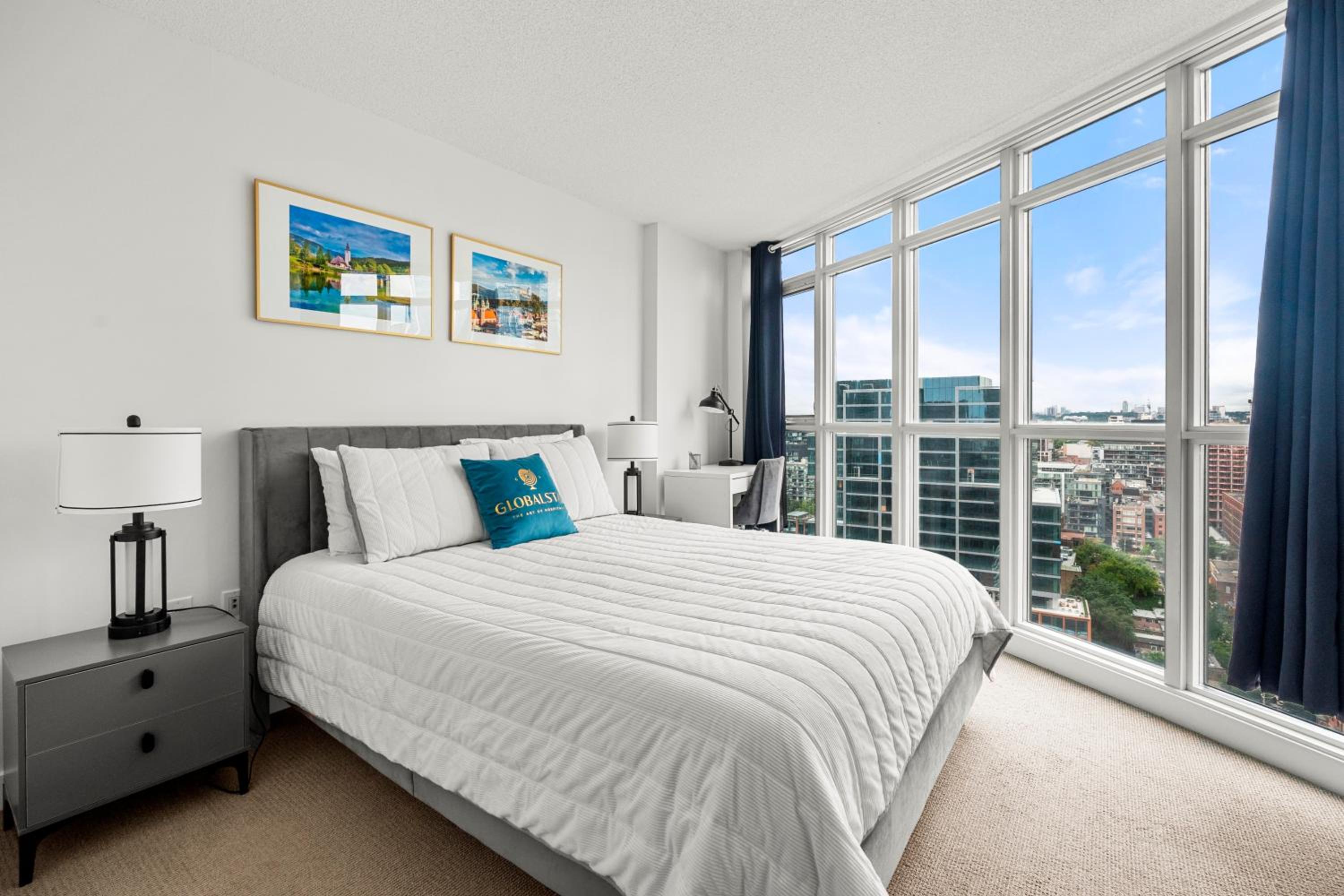 Bright 1 Bedroom Condo Iceboat Terrace Downtown Toronto