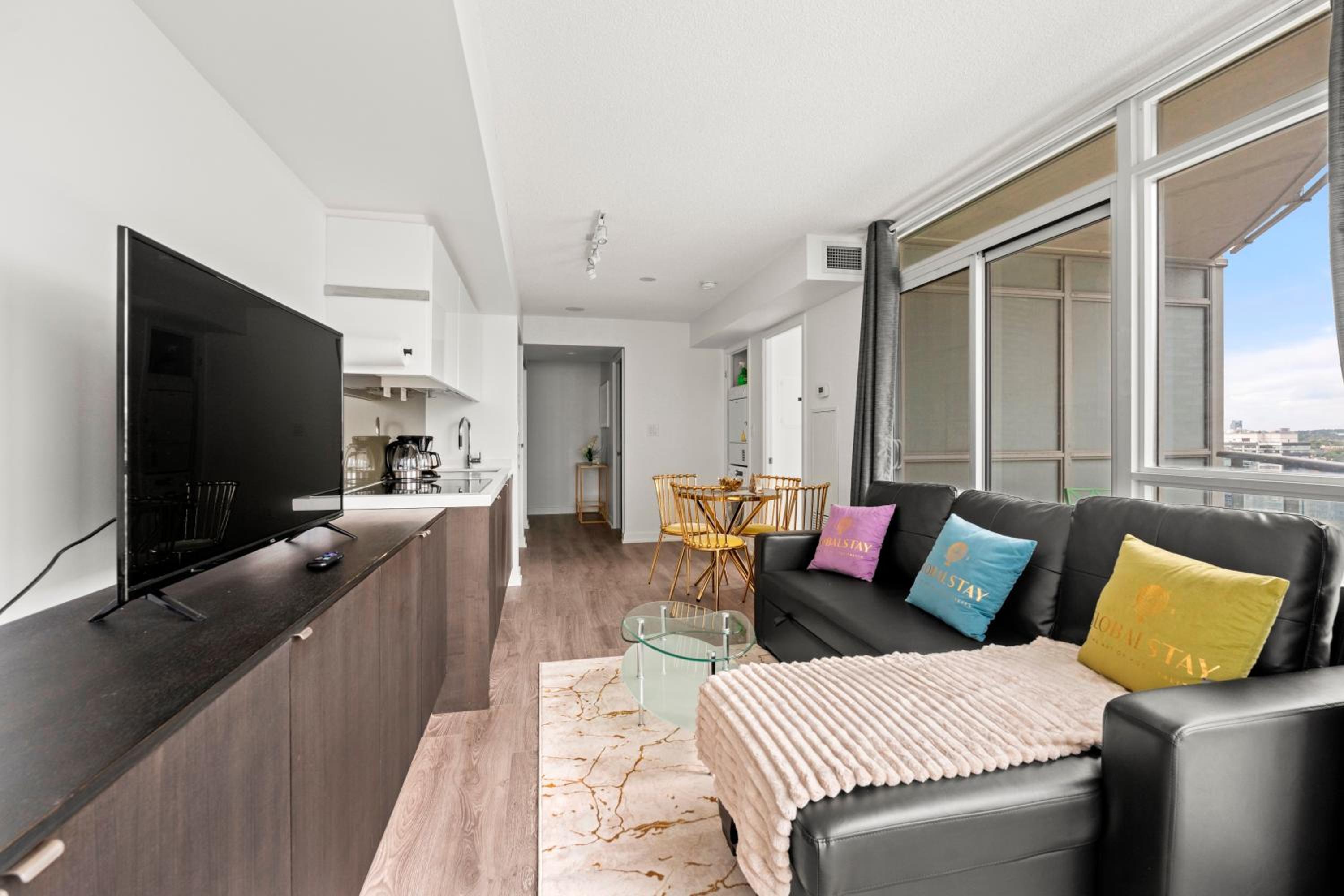 Bright 1 Bedroom Condo Iceboat Terrace Downtown Toronto