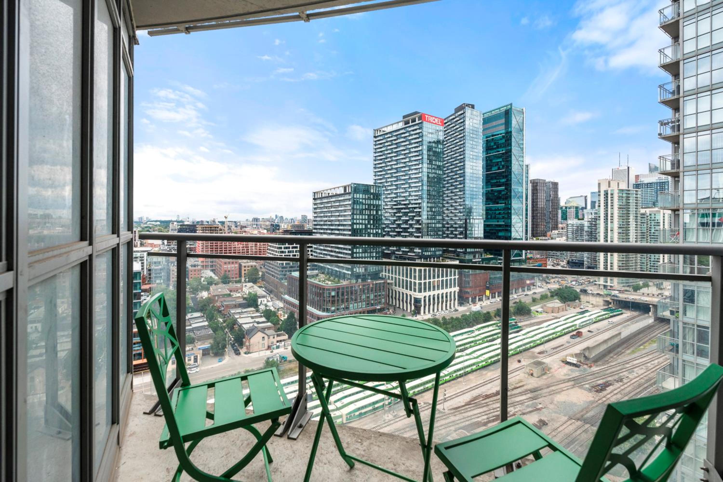 Bright 1 Bedroom Condo Iceboat Terrace Downtown Toronto