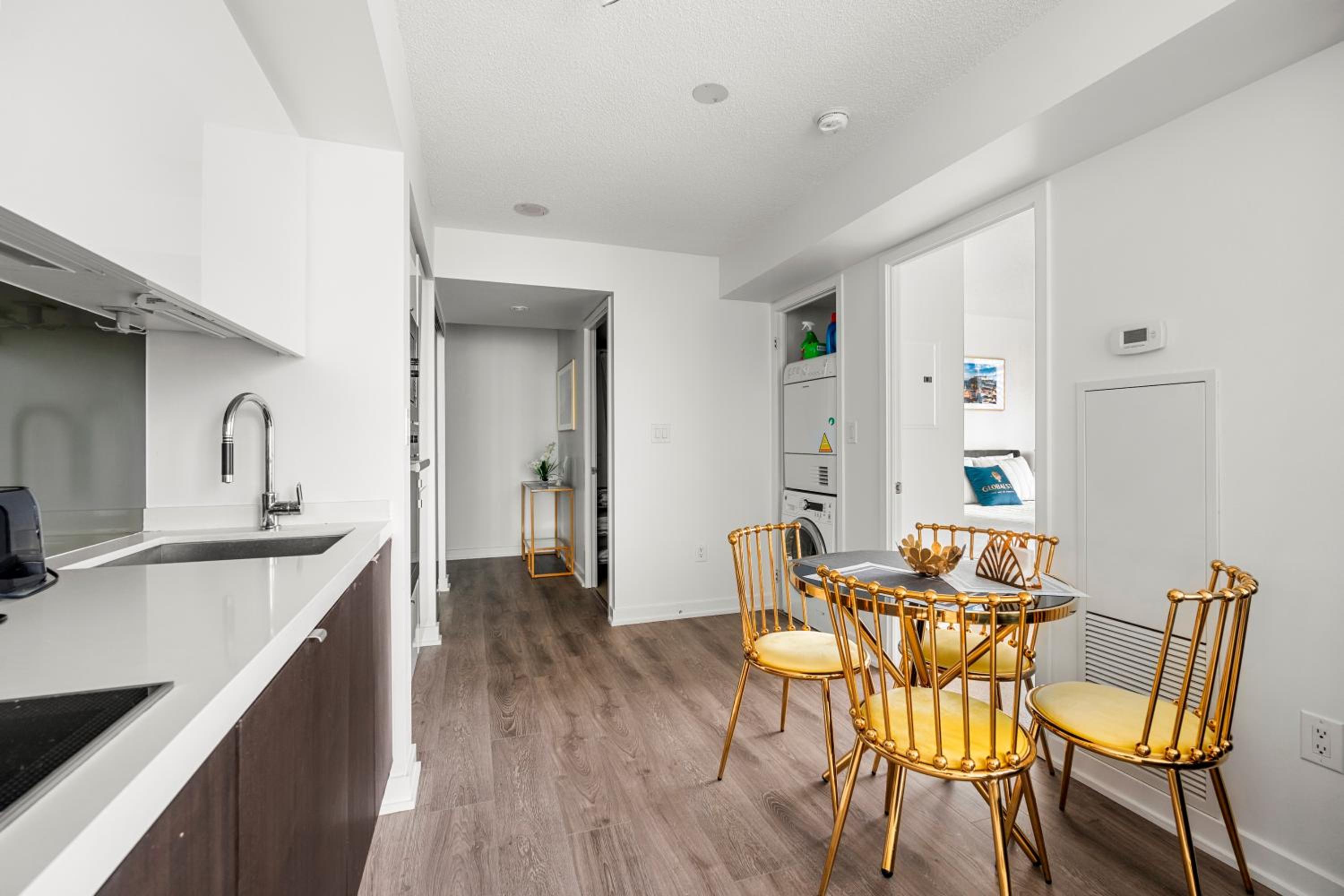 Bright 1 Bedroom Condo Iceboat Terrace Downtown Toronto