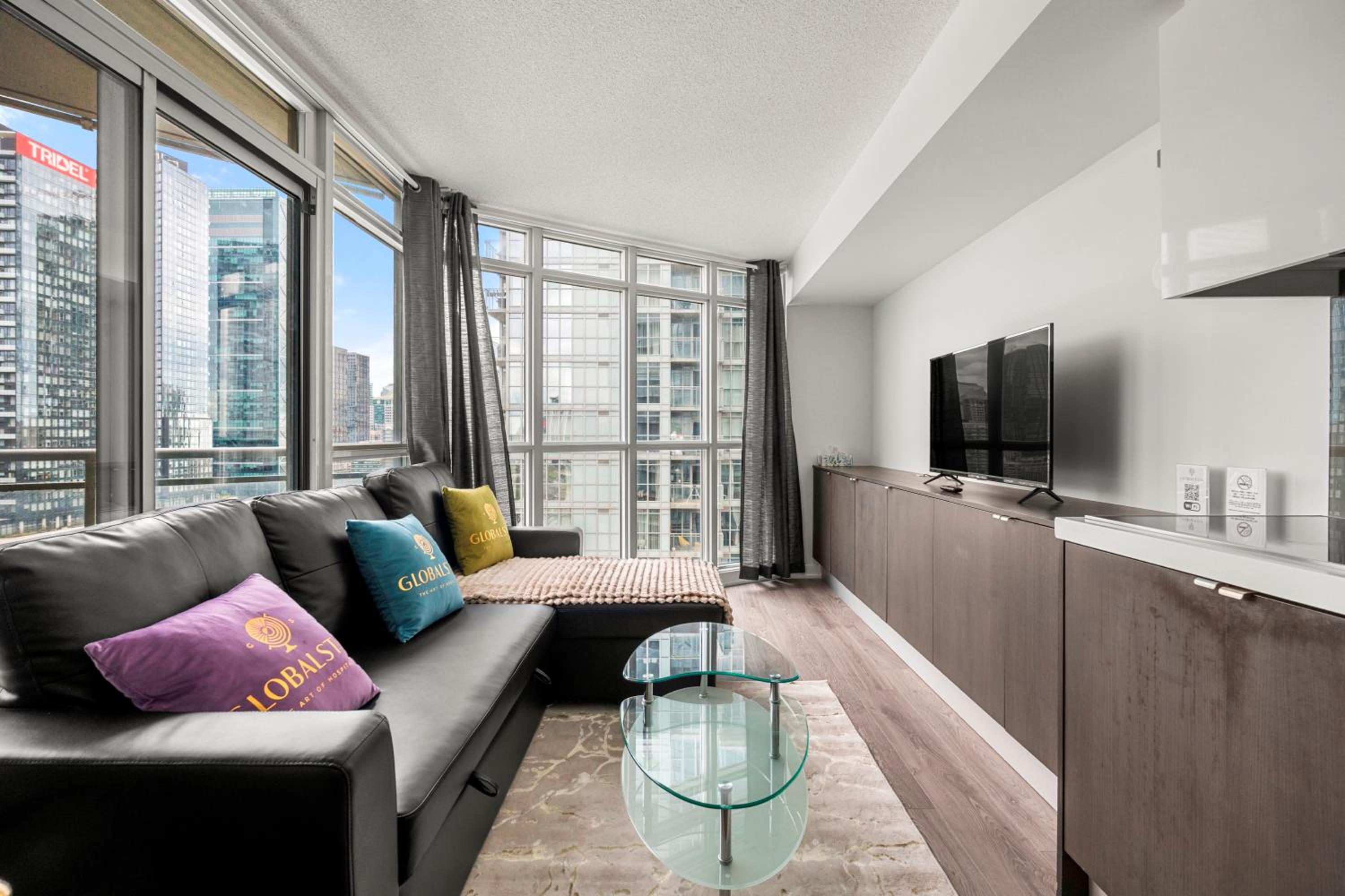 Bright 1 Bedroom Condo Iceboat Terrace Downtown Toronto