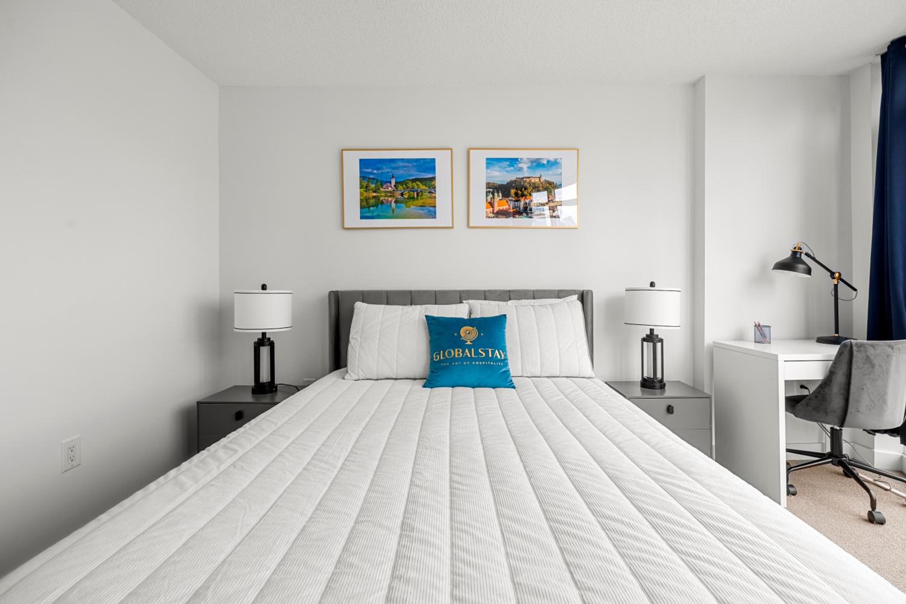 Bright 1 Bedroom Condo Iceboat Terrace Downtown Toronto