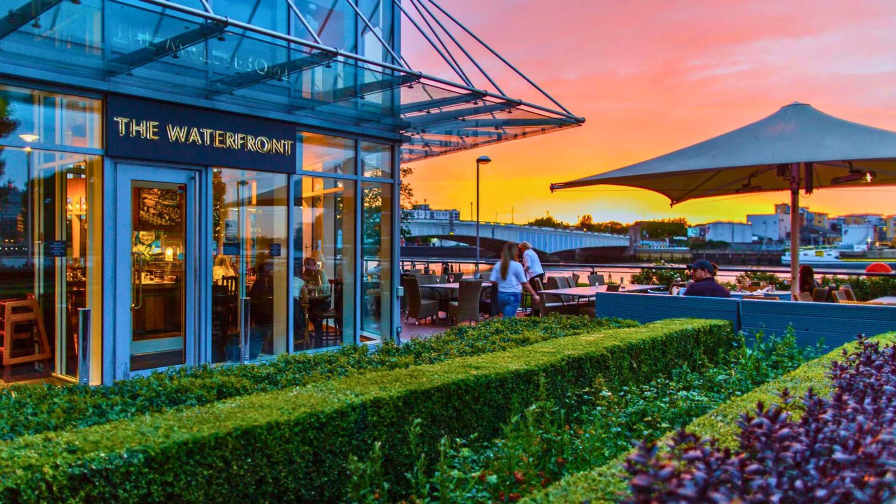 Battersea Power Station Skyline Suite, Private Balcony Terrace, AC, 1000MB SuperFast Wifi