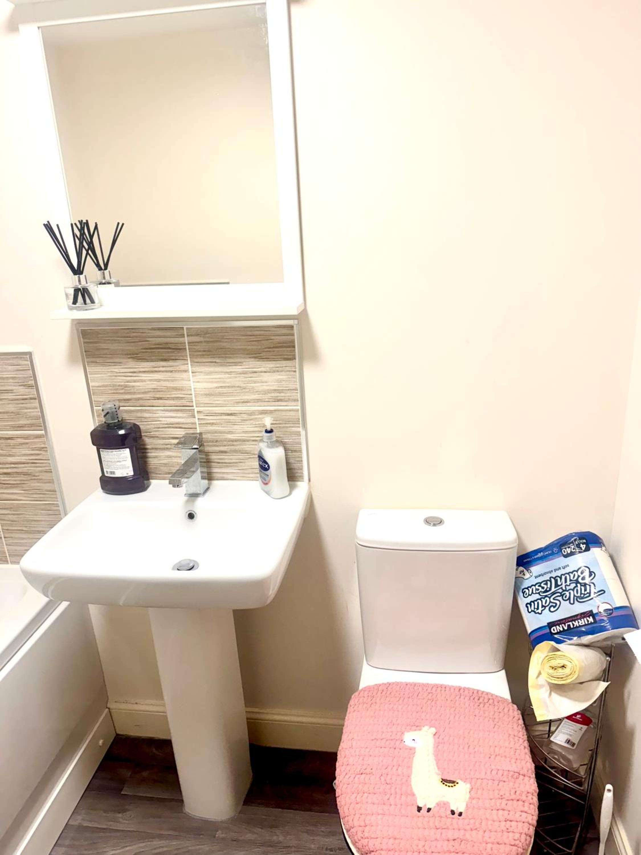 Quiet and Comfortable Double guest room