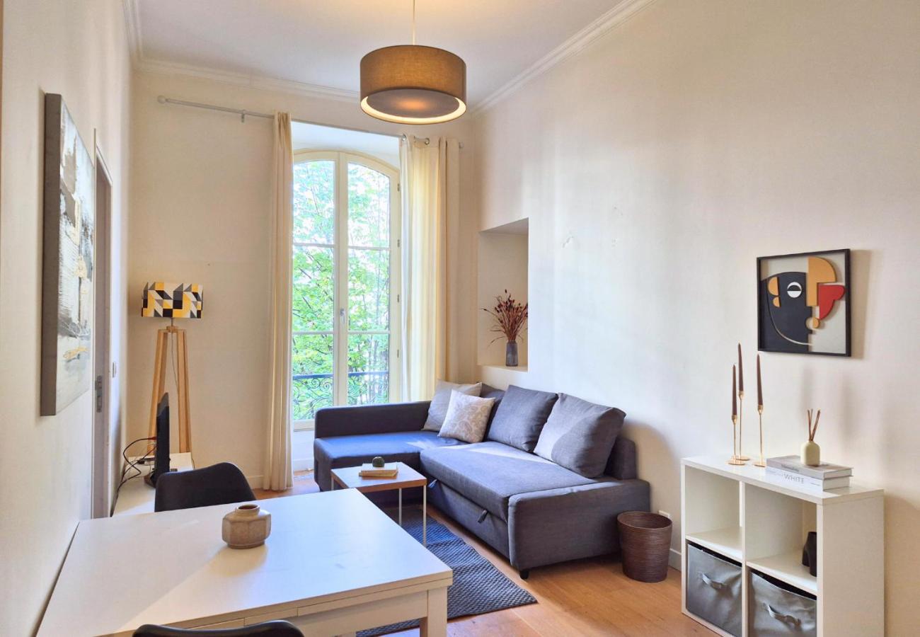 Nestor&Jeeves - JEAN MEDECIN - Central - Modern