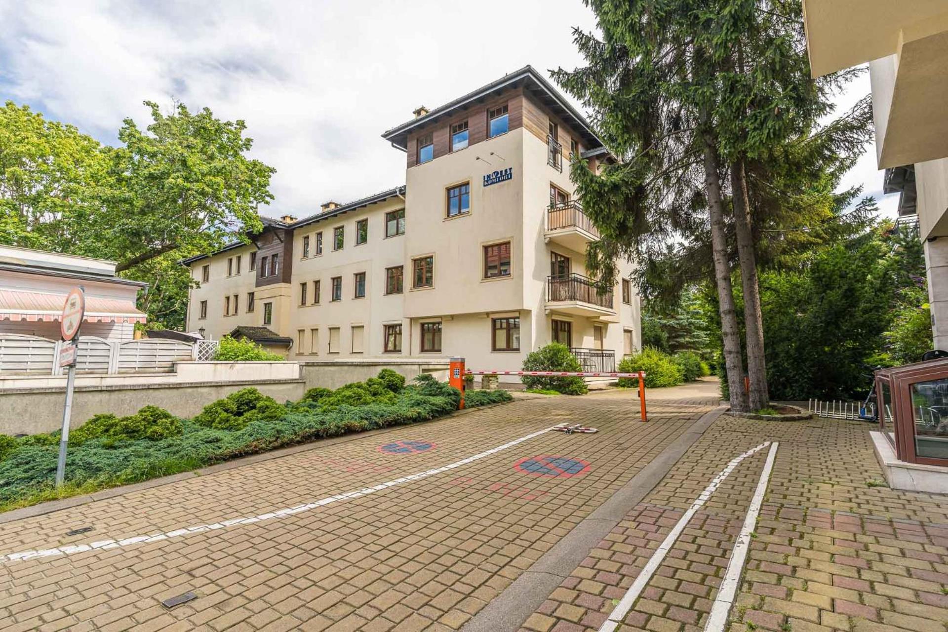 Imperial Apartments - Flora