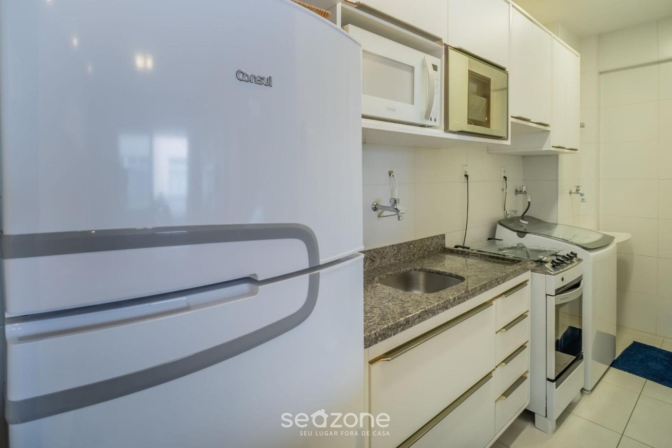 Apart in Condo w/ Pool and Gym STE0312