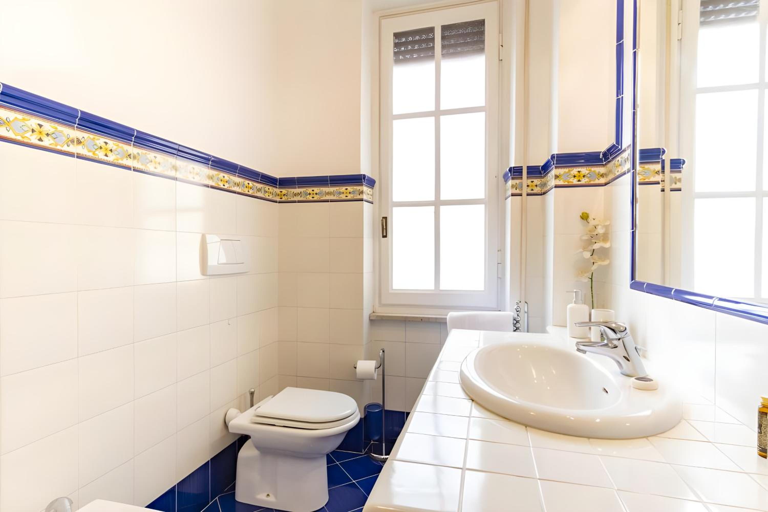 Elegantis Solinda Suite Apartment with Private Terrace - Steps from Metro, Tram & Bus to Rome's Historic Center