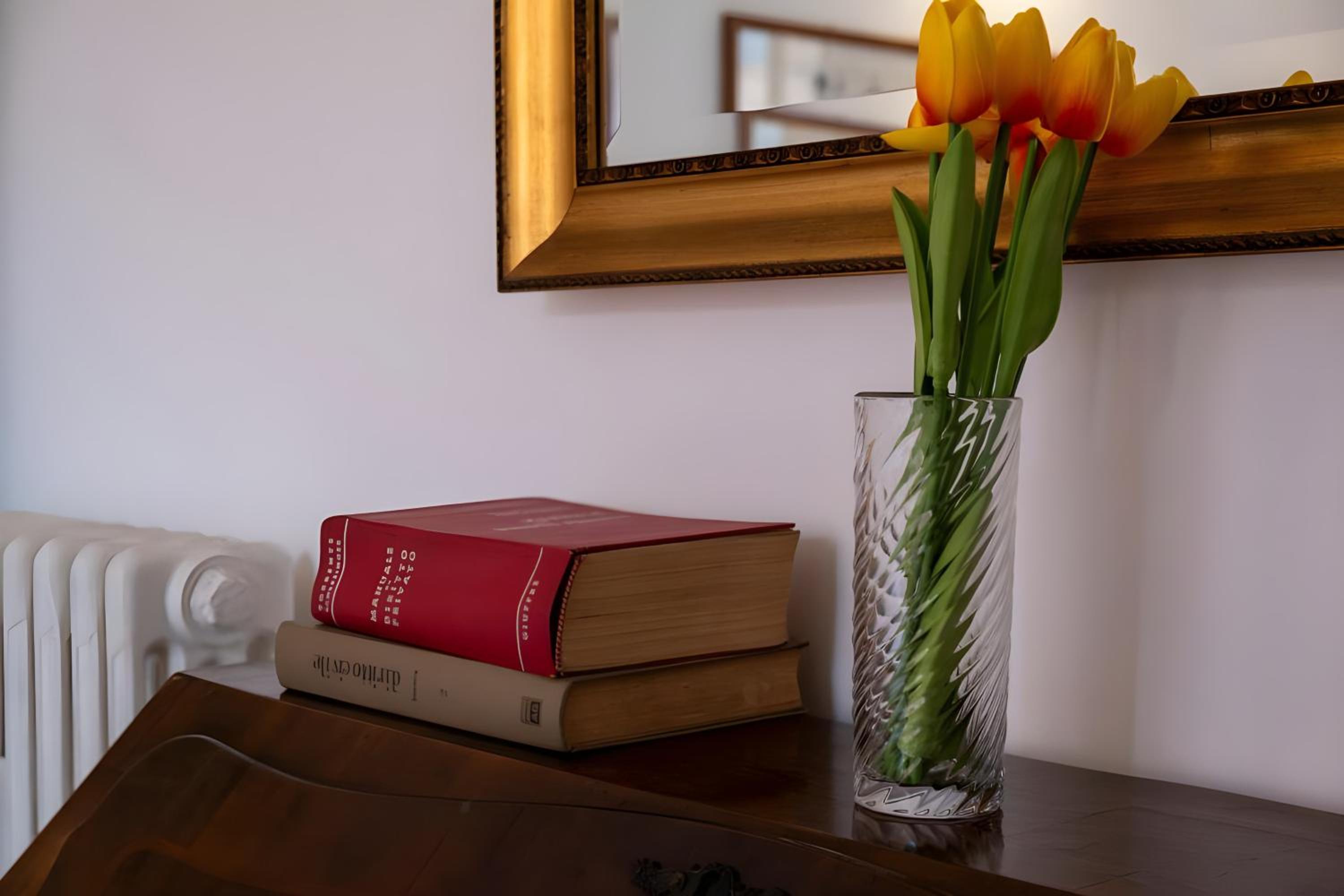 Elegantis Solinda Suite Apartment with Private Terrace - Steps from Metro, Tram & Bus to Rome's Historic Center