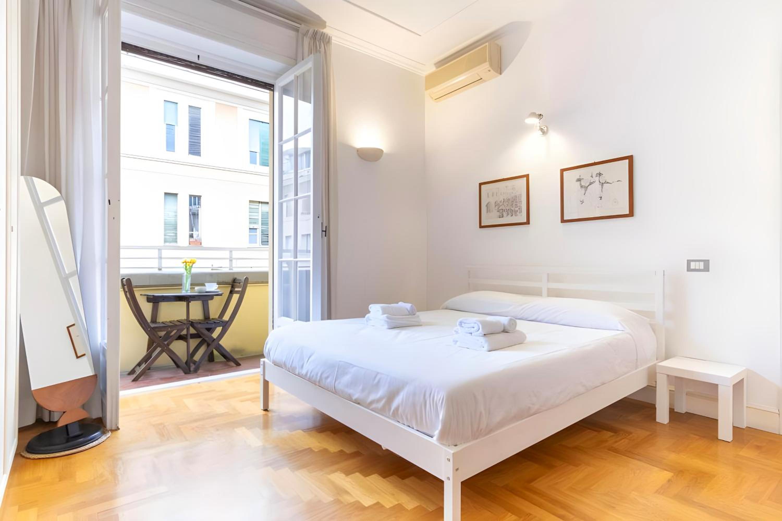 Elegantis Solinda Suite Apartment with Private Terrace - Steps from Metro, Tram & Bus to Rome's Historic Center
