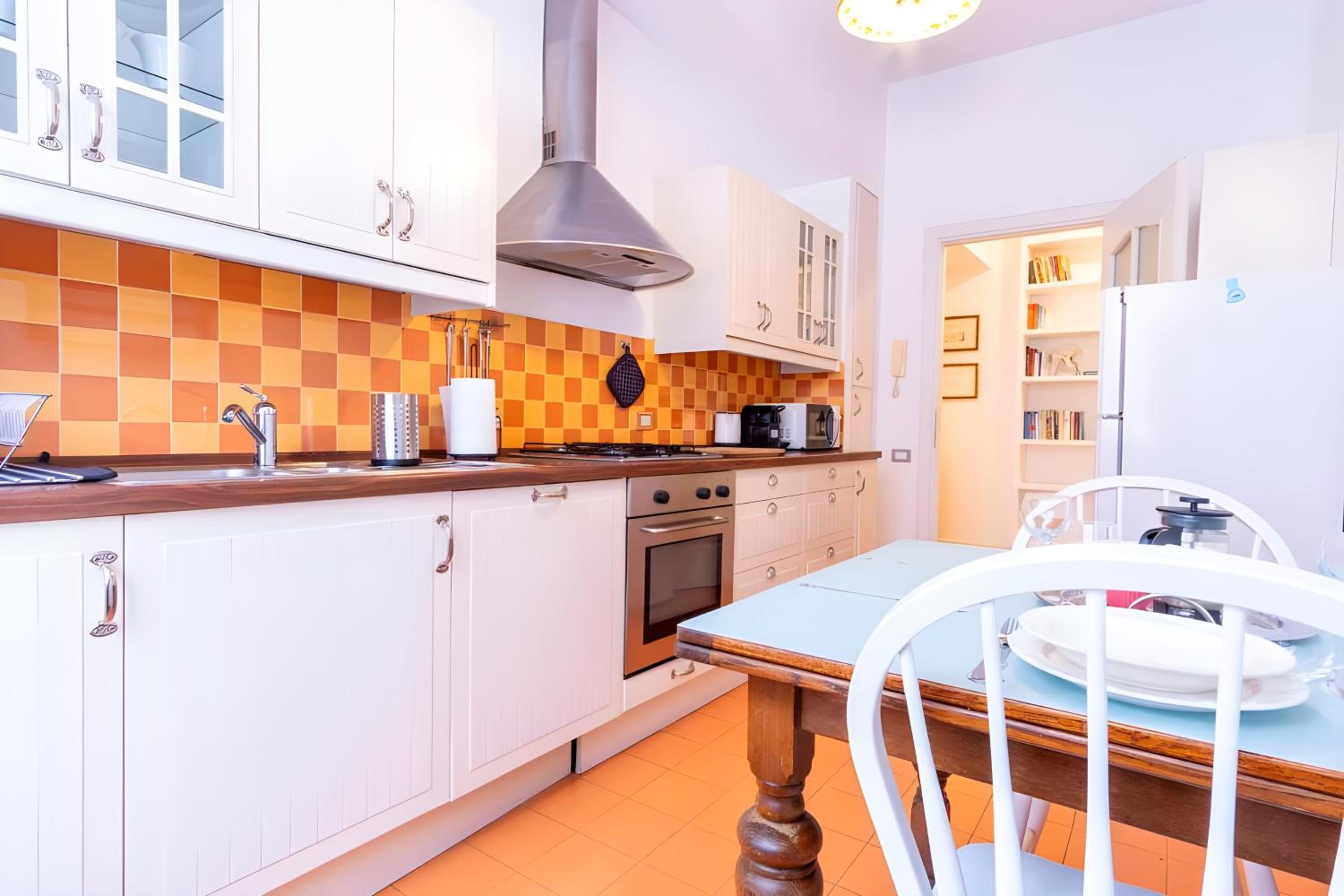 Elegantis Solinda Suite Apartment with Private Terrace - Steps from Metro, Tram & Bus to Rome's Historic Center