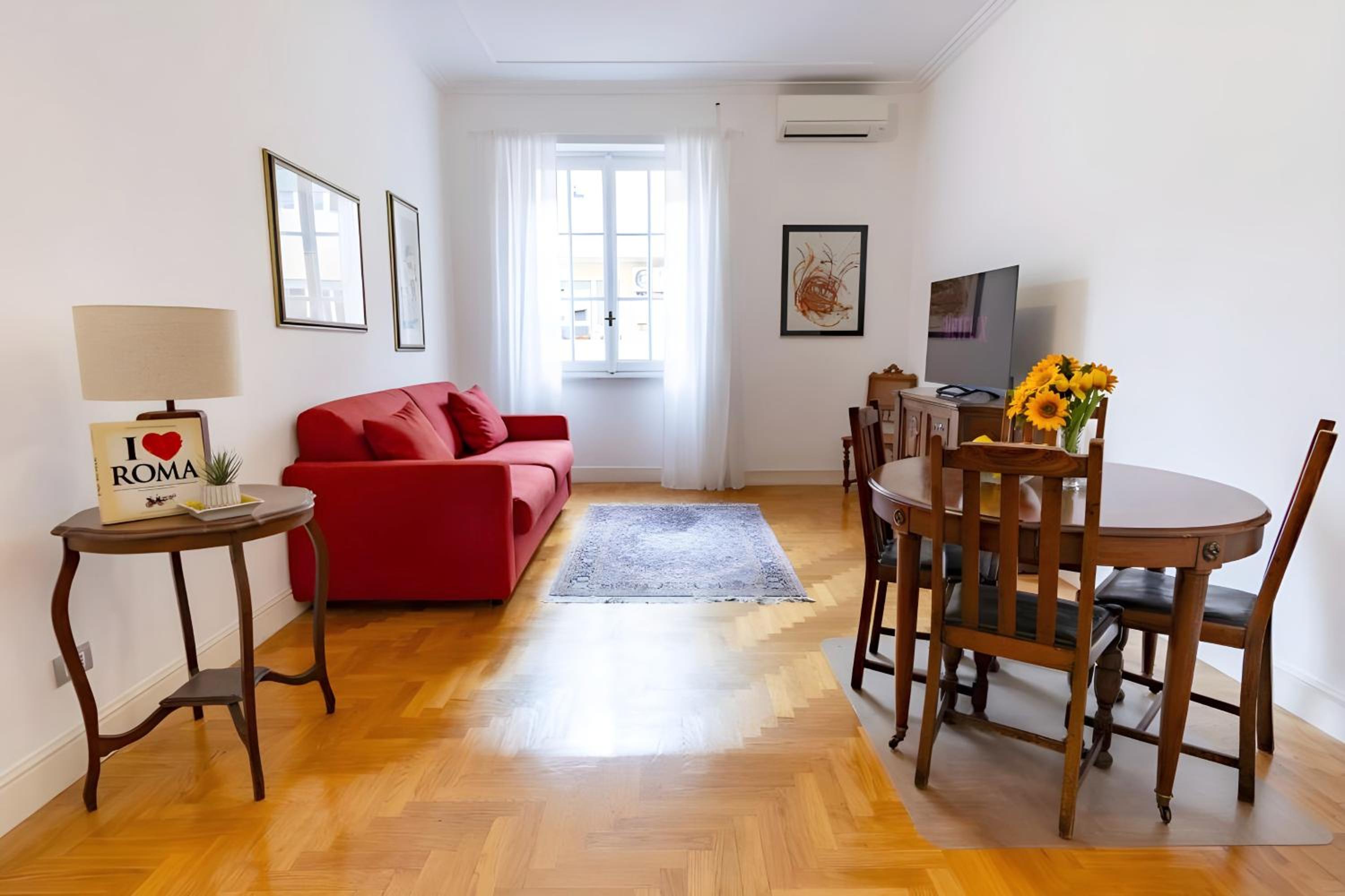 Elegantis Solinda Suite Apartment with Private Terrace - Steps from Metro, Tram & Bus to Rome's Historic Center