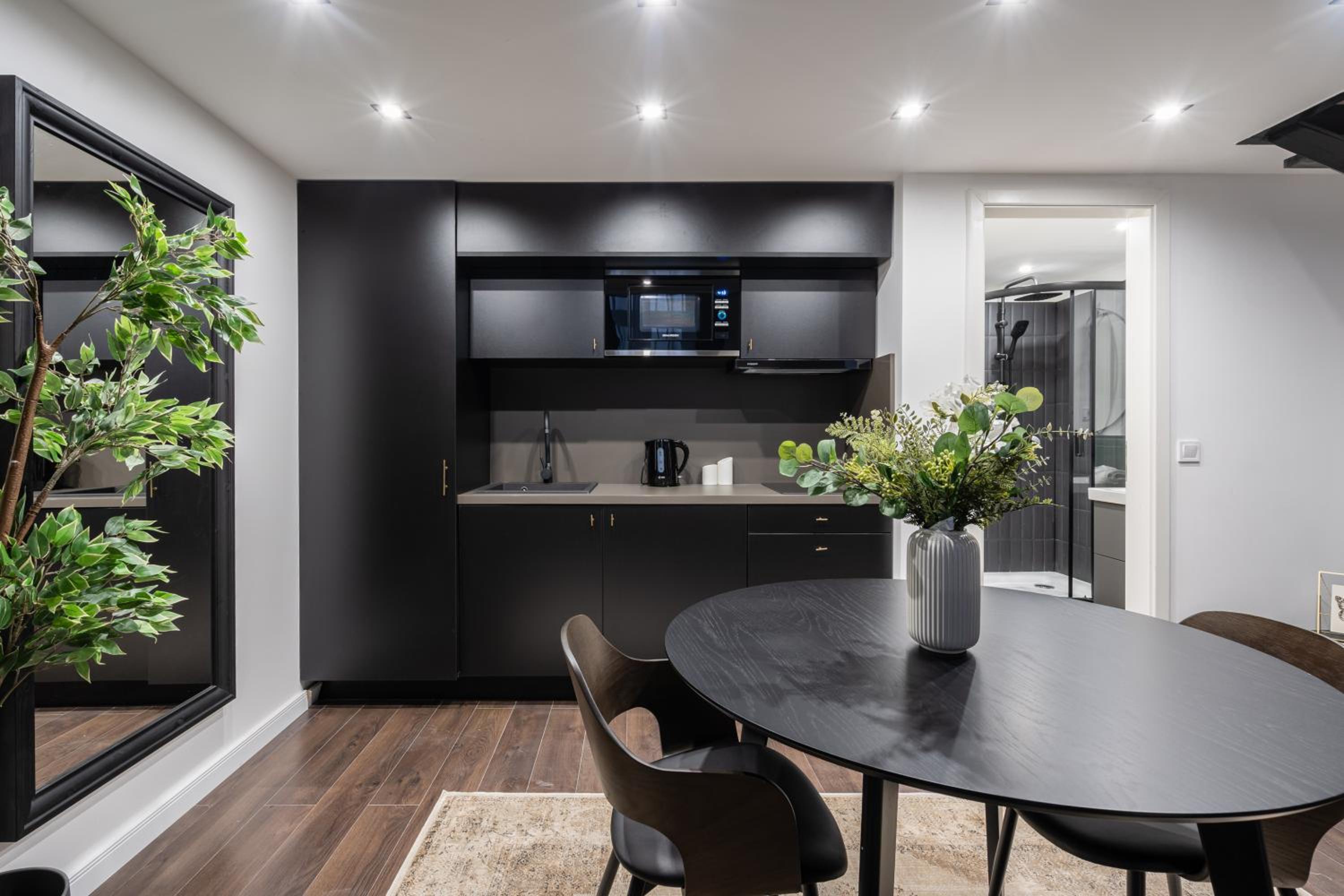 E41 - Trendy Boutique Apartments - Prime Spot by BQA