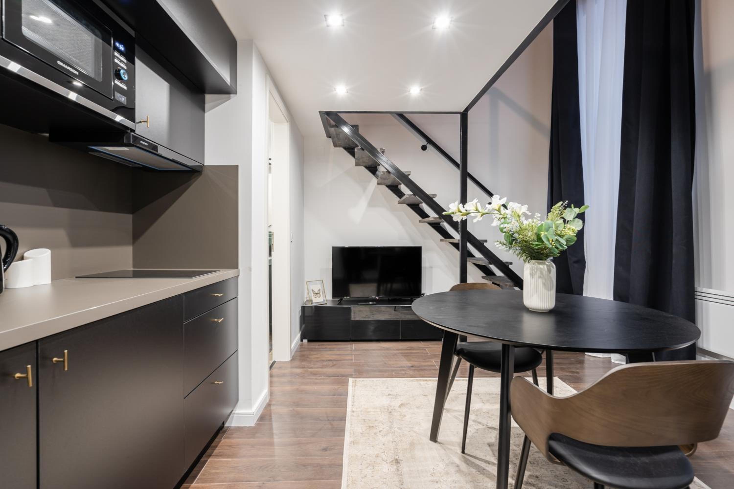 E41 - Trendy Boutique Apartments - Prime Spot by BQA