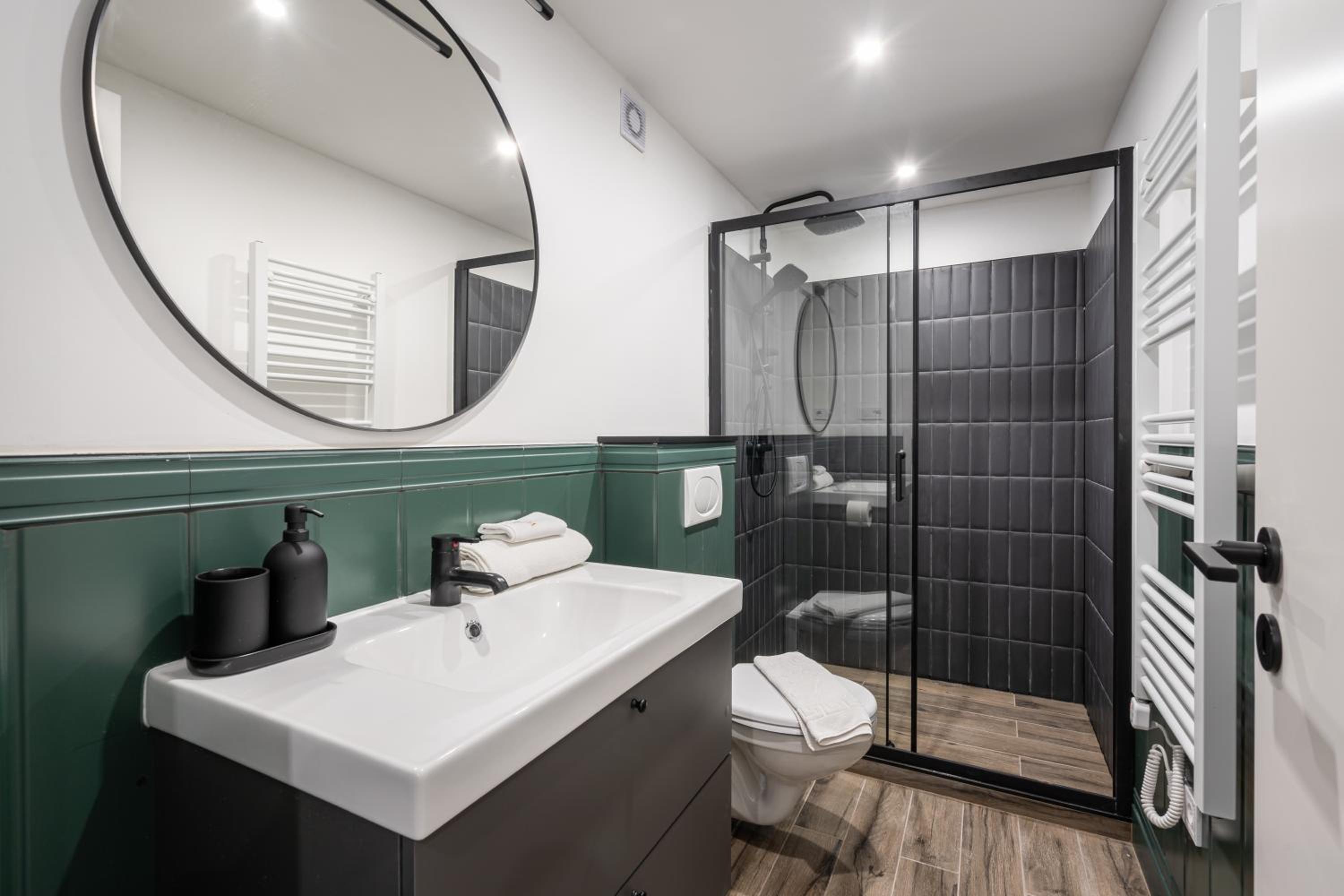 E41 - Trendy Boutique Apartments - Prime Spot by BQA