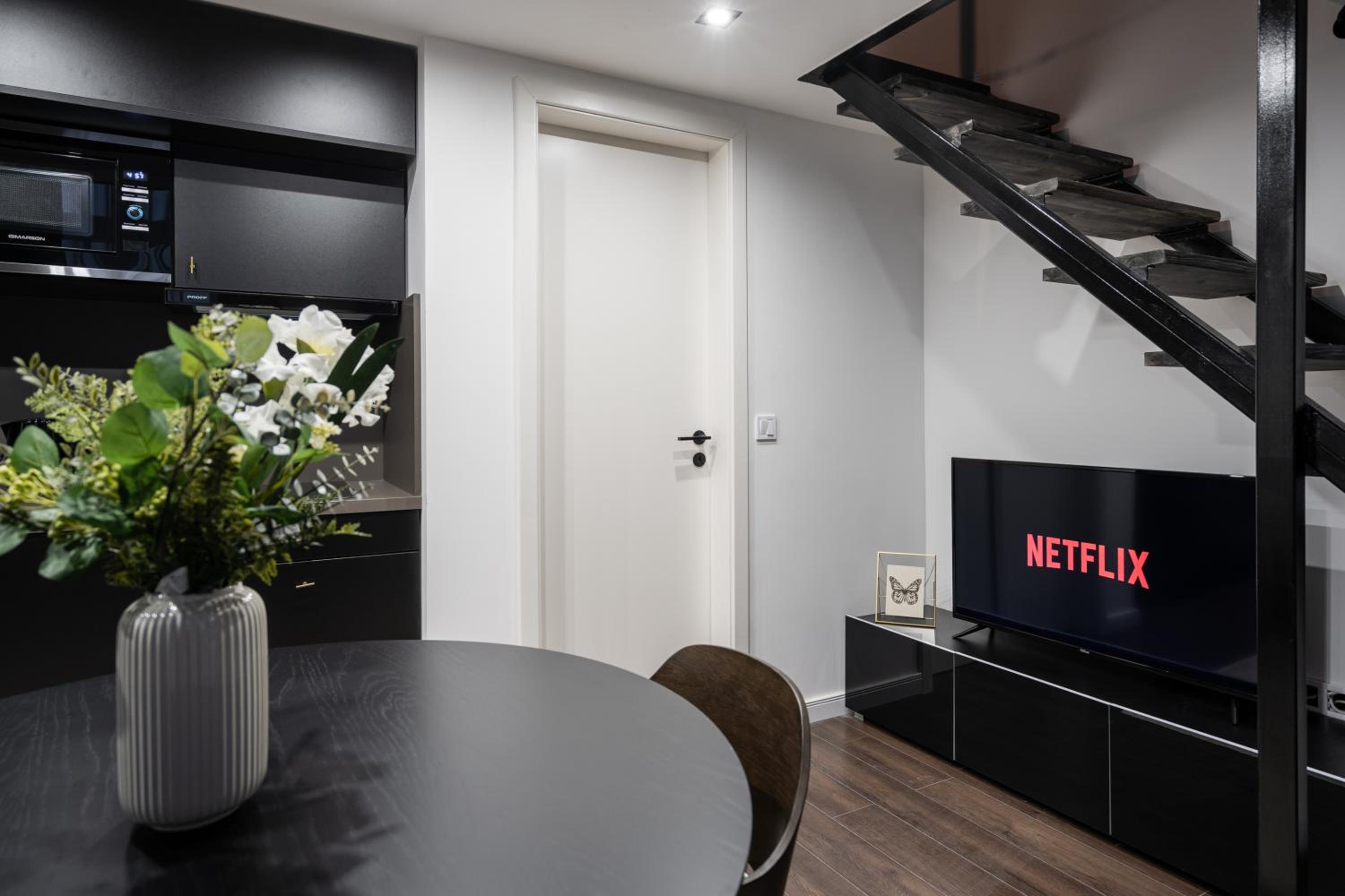 E41 - Trendy Boutique Apartments - Prime Spot by BQA