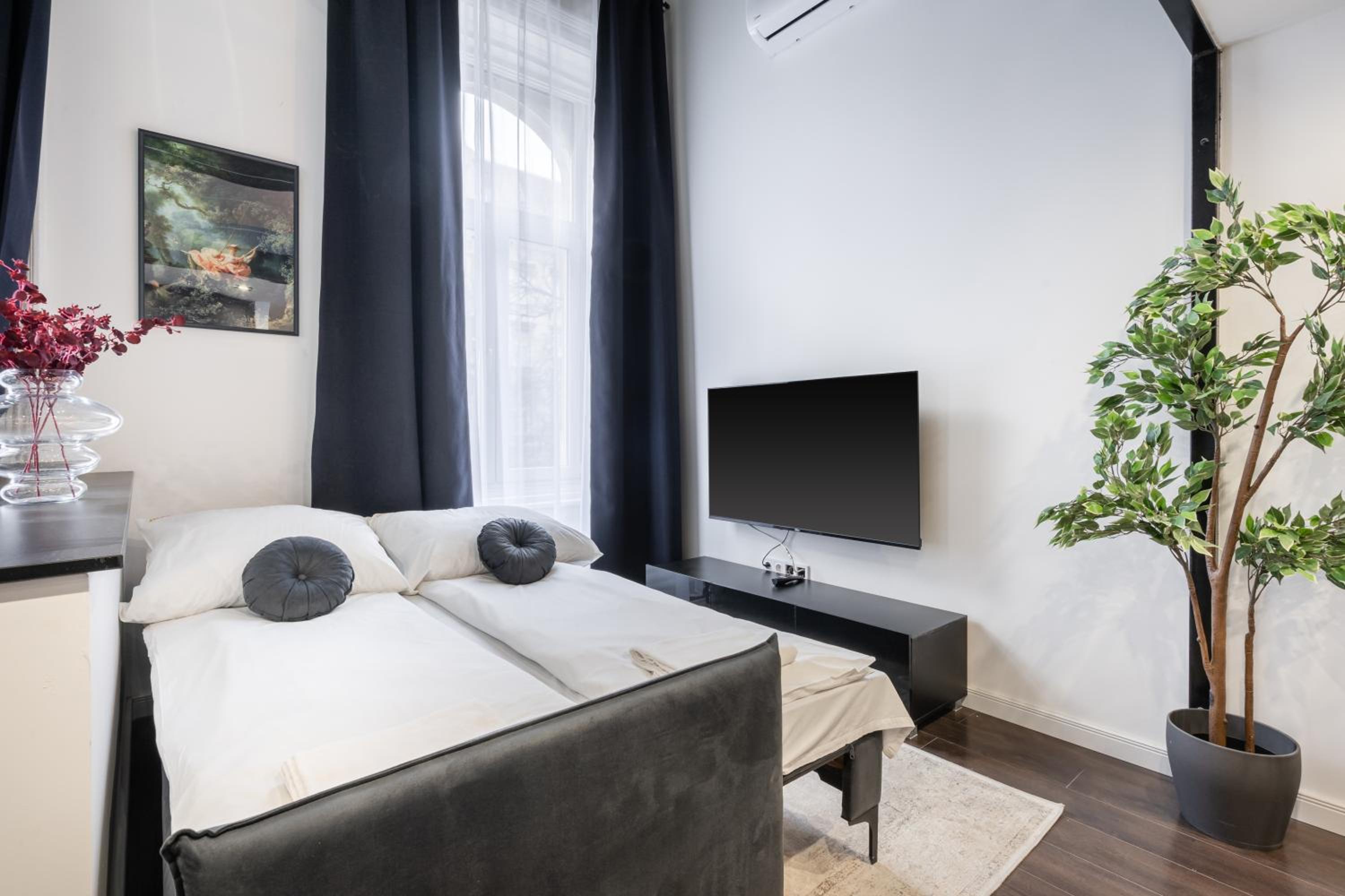 E41 - Trendy Boutique Apartments - Prime Spot by BQA