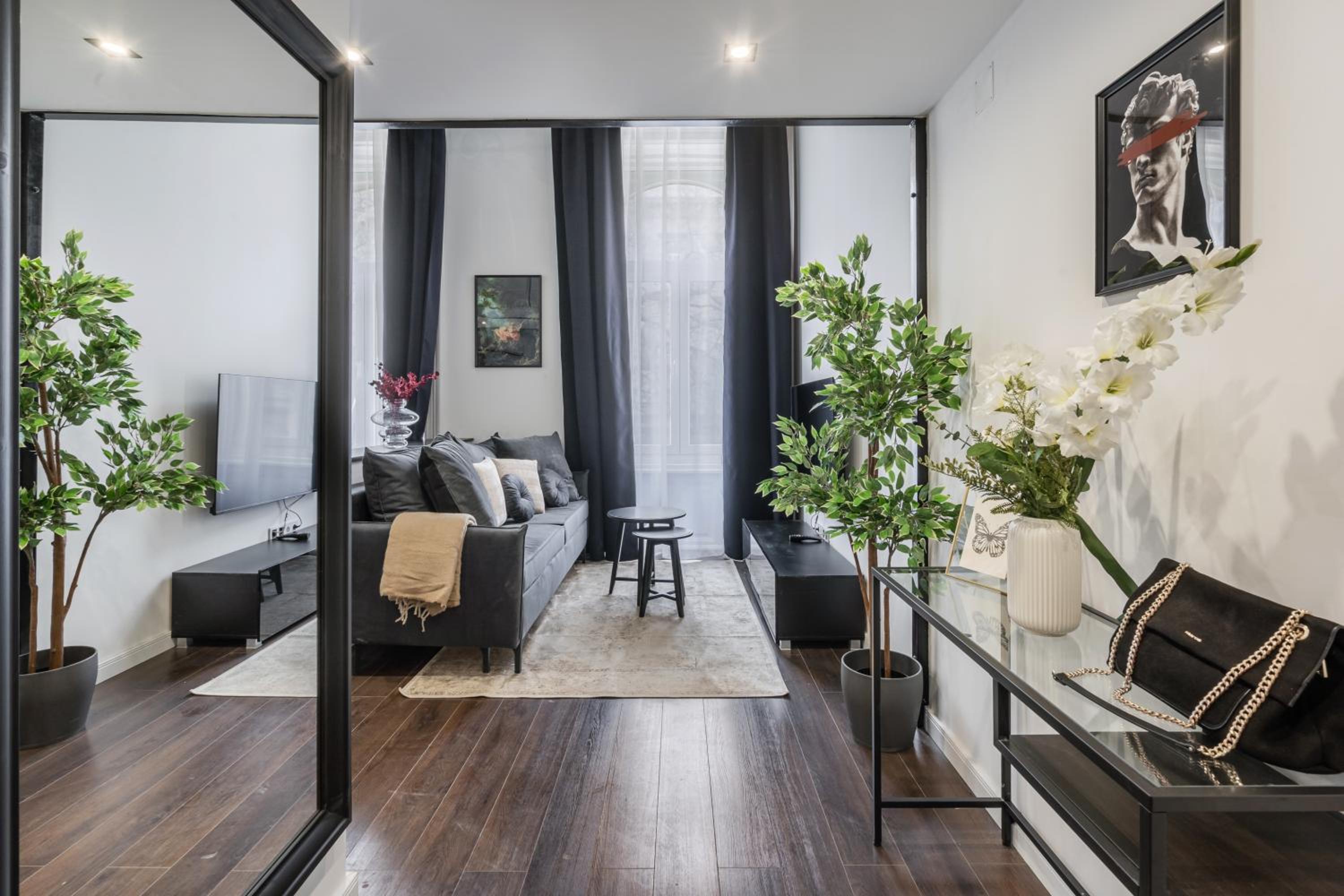 E41 - Trendy Boutique Apartments - Prime Spot by BQA