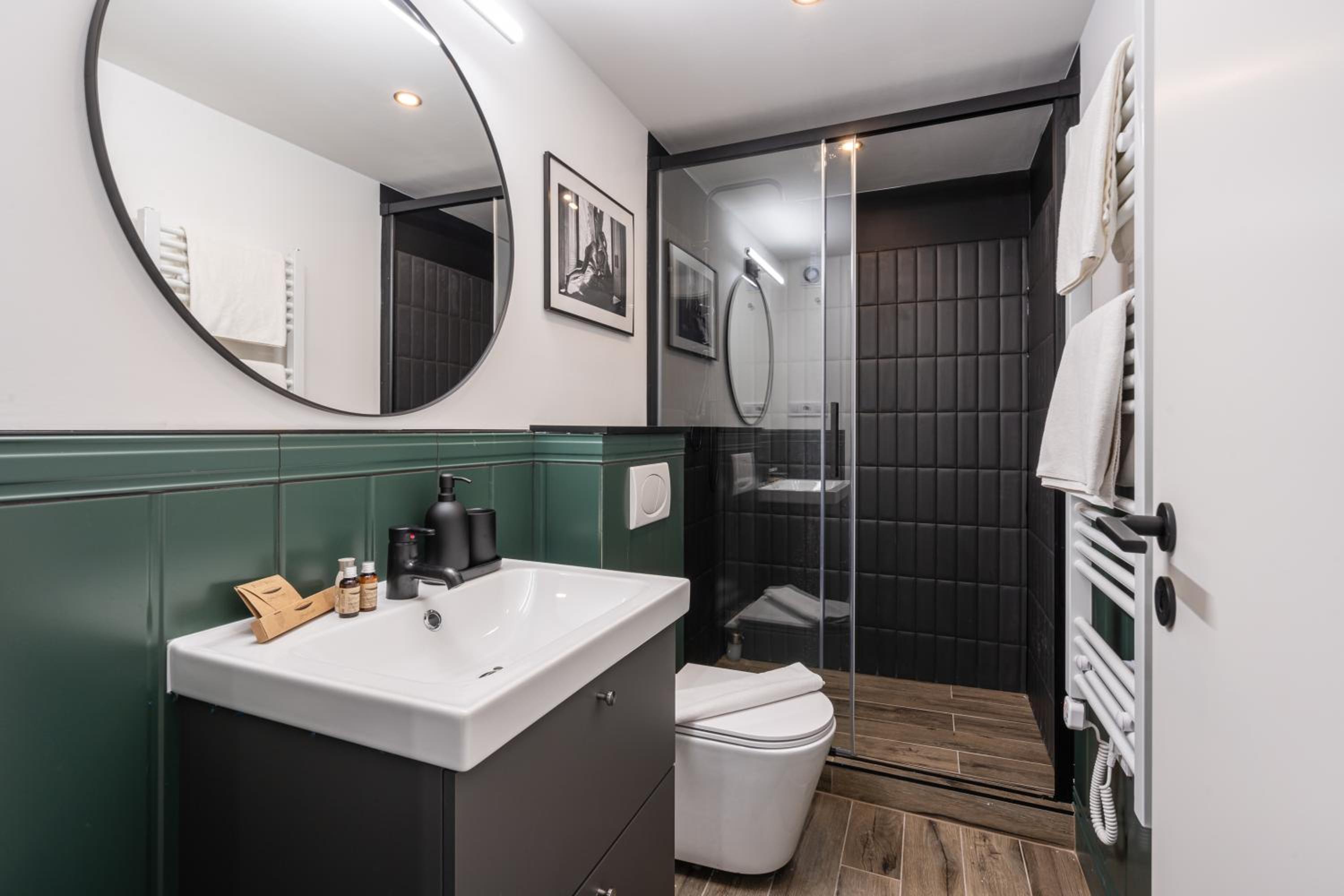 E41 - Trendy Boutique Apartments - Prime Spot by BQA