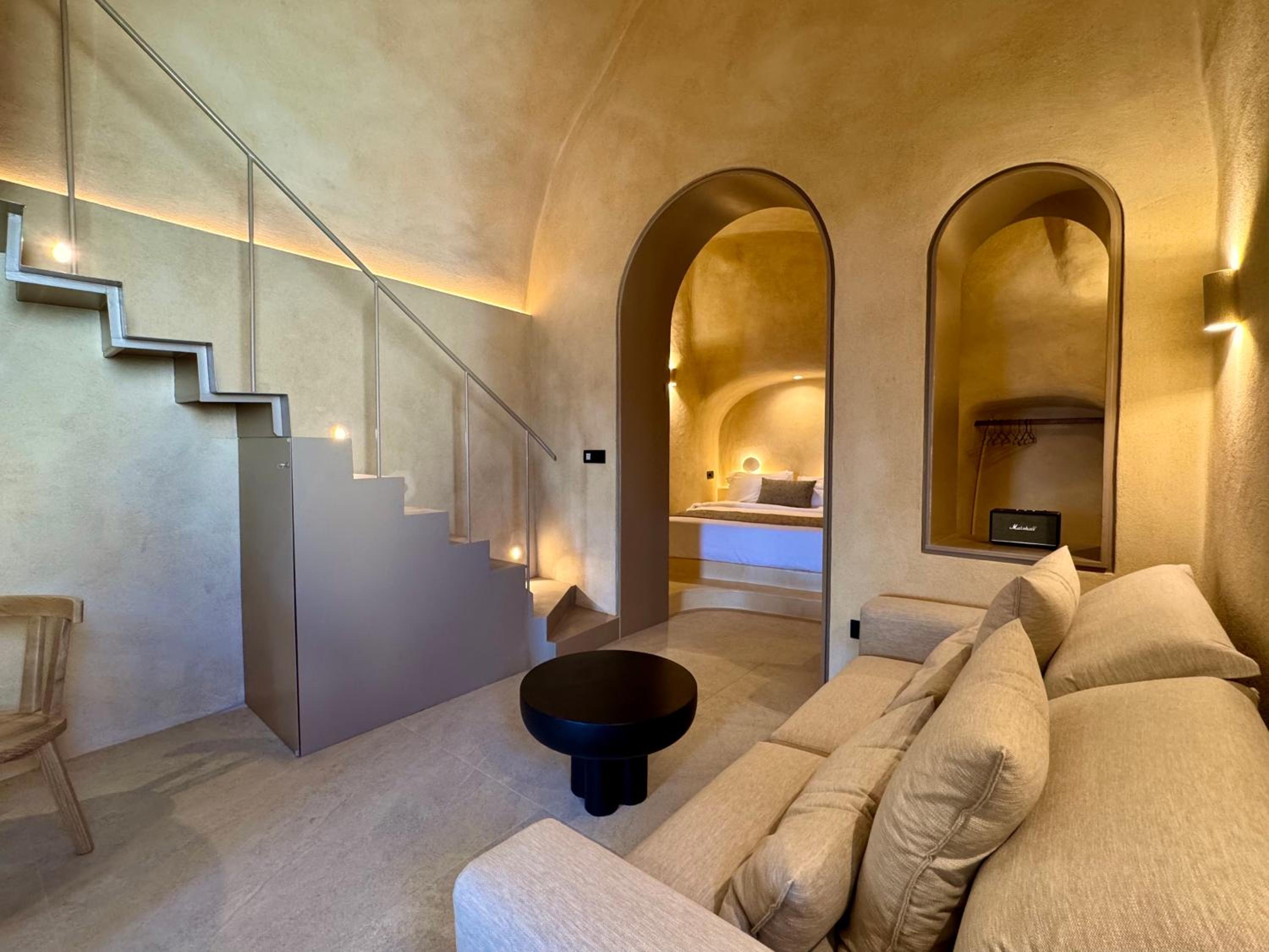 Caldera's Dream Cave House with hot tub & sea view